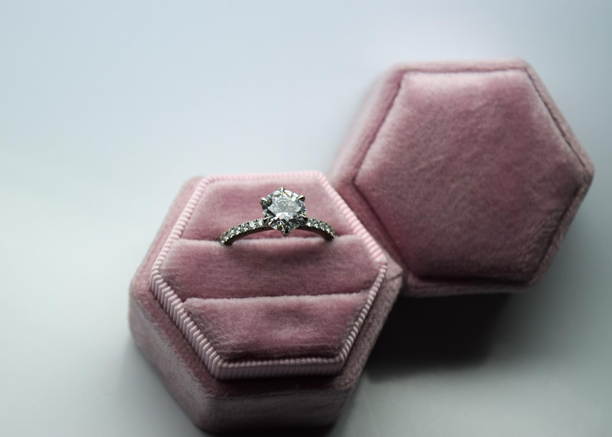 Solitär Verlobungsring 14KT Gold minimalistischer Ring für Damen oder Herren im Angebot