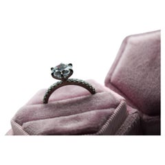 Anillo de compromiso solitario Anillo minimalista de oro de 14 KT