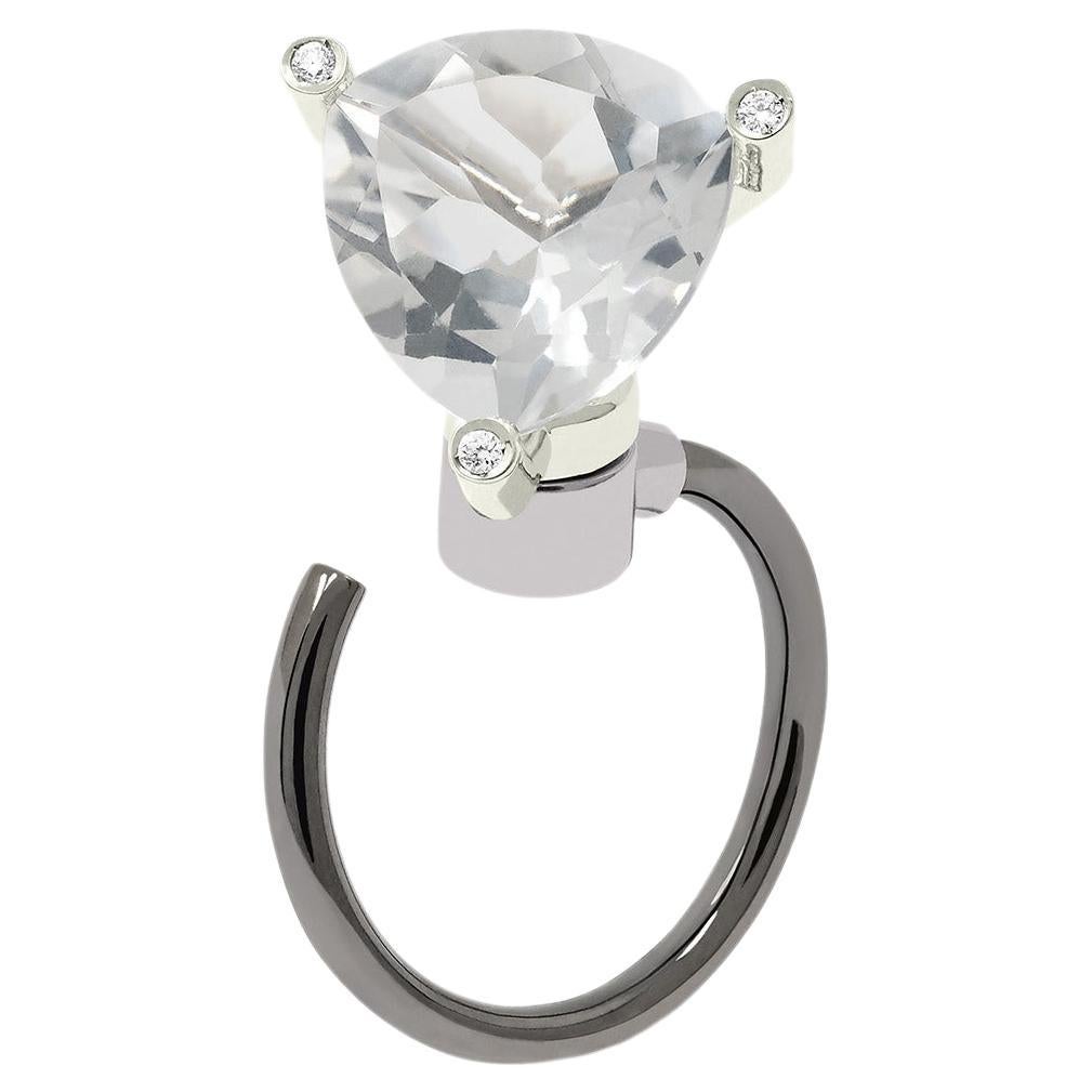 Bague de mode solitaire avec quartz de roche et diamants dans un anneau d'or, 18K