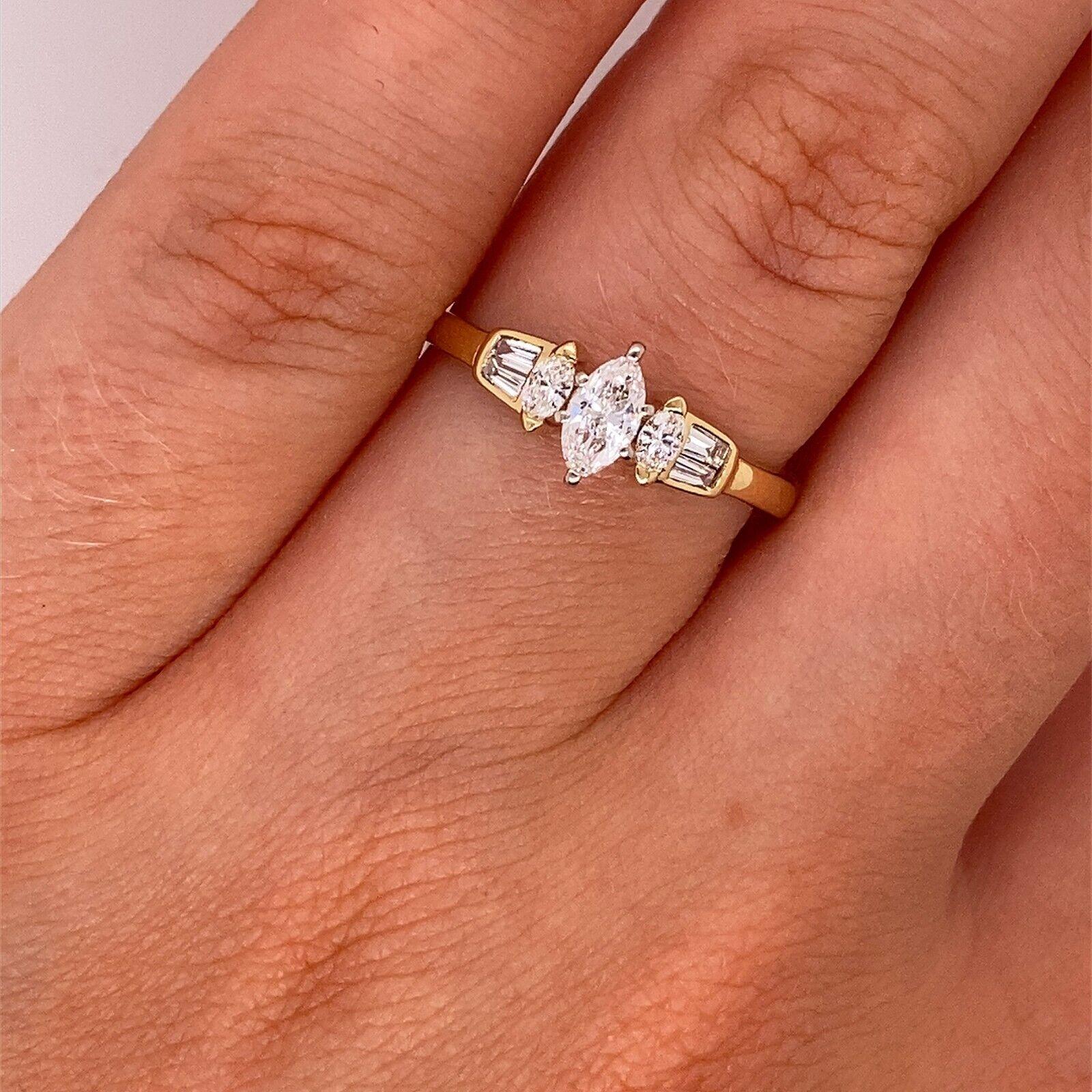 Solitaire G/VS Natural Marquise Diamond + 2 Matching Marquise Diamonds Ring In Excellent Condition In London, GB
