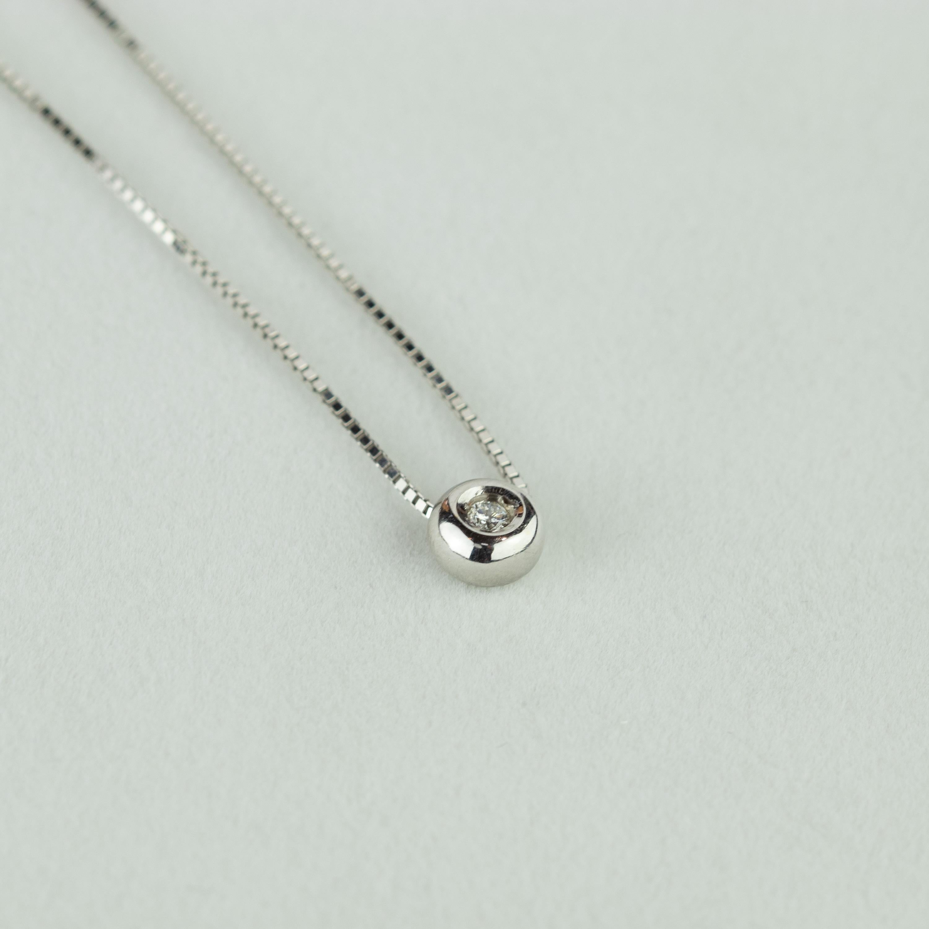 Women's or Men's Solitaire Halo Diamond Round Cut Pendant 18 Karat White Gold Chain Necklace For Sale