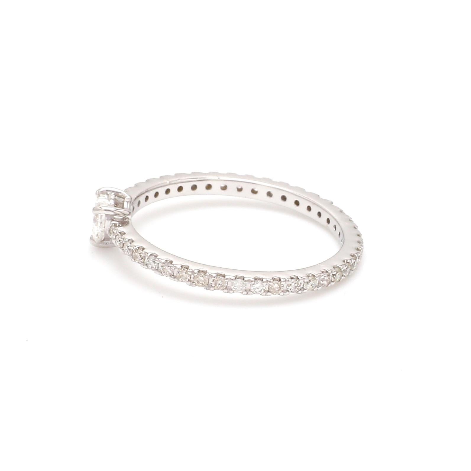 Codice articolo :- FRG2026B
Peso lordo :- 1.75 gm
Oro bianco massiccio 14k Peso :- 1,65 gm
Peso del diamante naturale :- 0.51 carati. (DIAMANTE DI PUREZZA MEDIA SI1-SI2 E COLORE H-I)
Dimensioni dell'anello :- 7 US e tutte le dimensioni