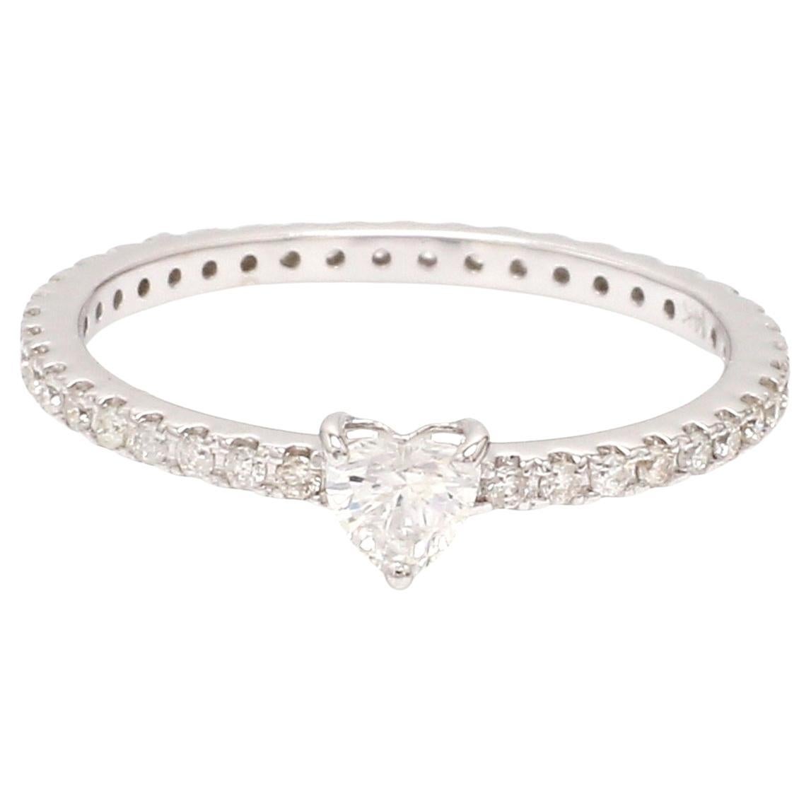 Bague d
éternité solitaire en or blanc 14 carats avec diamants en forme de cœur