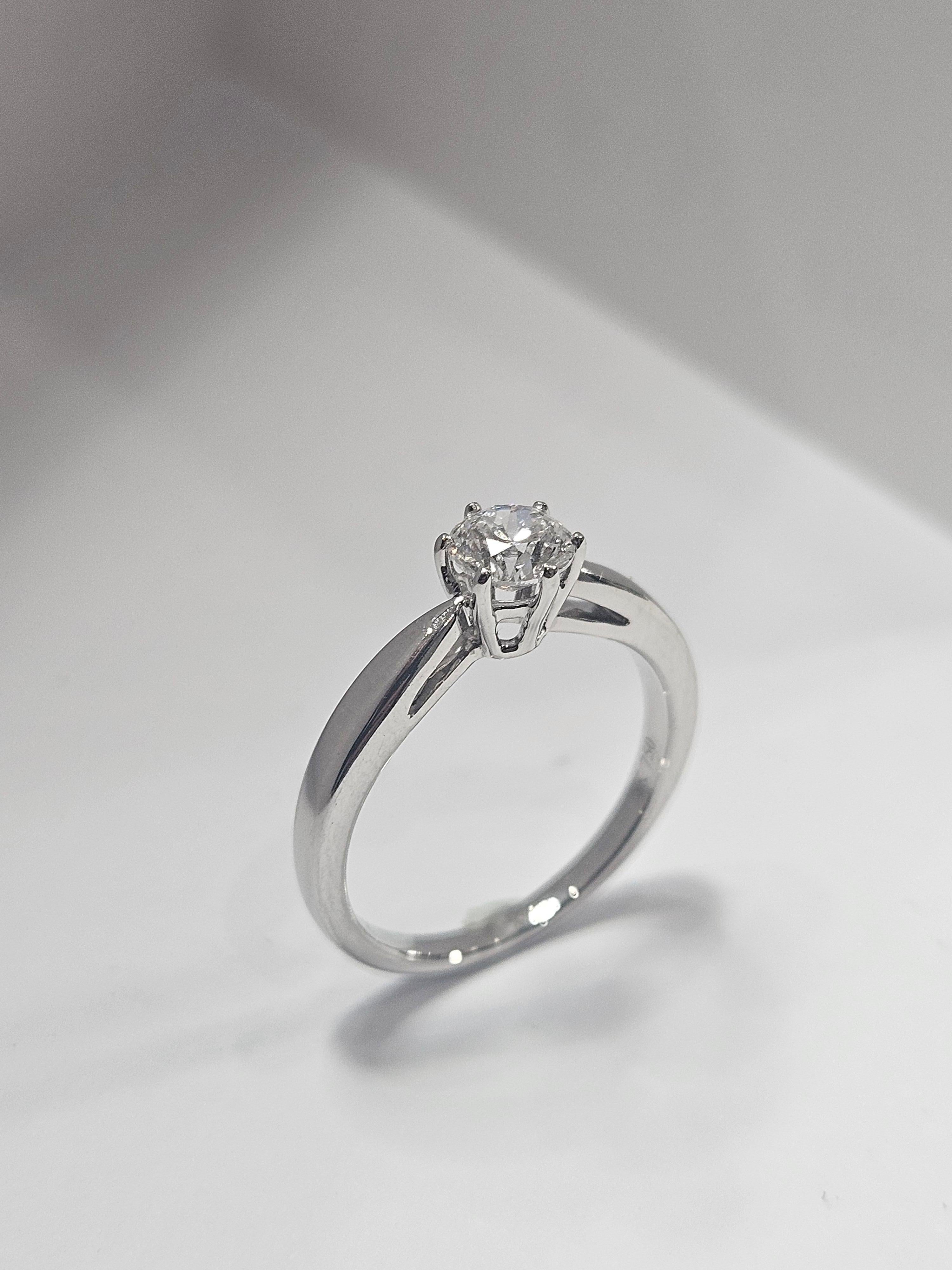 Solitär HRD Naturdiamant 0,50 cts D Farbe und VVs1 Klarheit Hand Made 18kts im Angebot 4