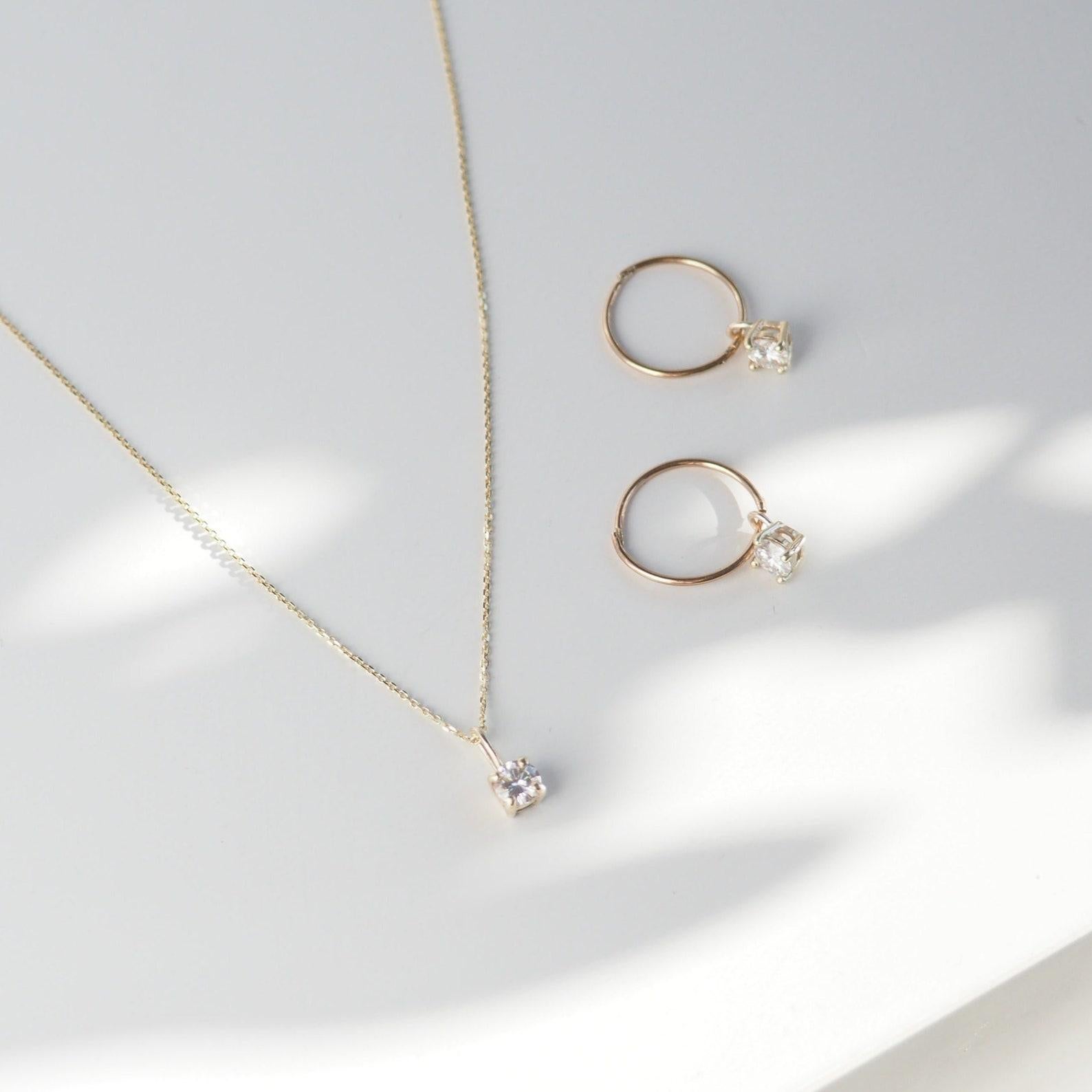 Art déco Solitaire Moissanite Necklace 14k Yellow gold  Anniversary Gift For Women . en vente