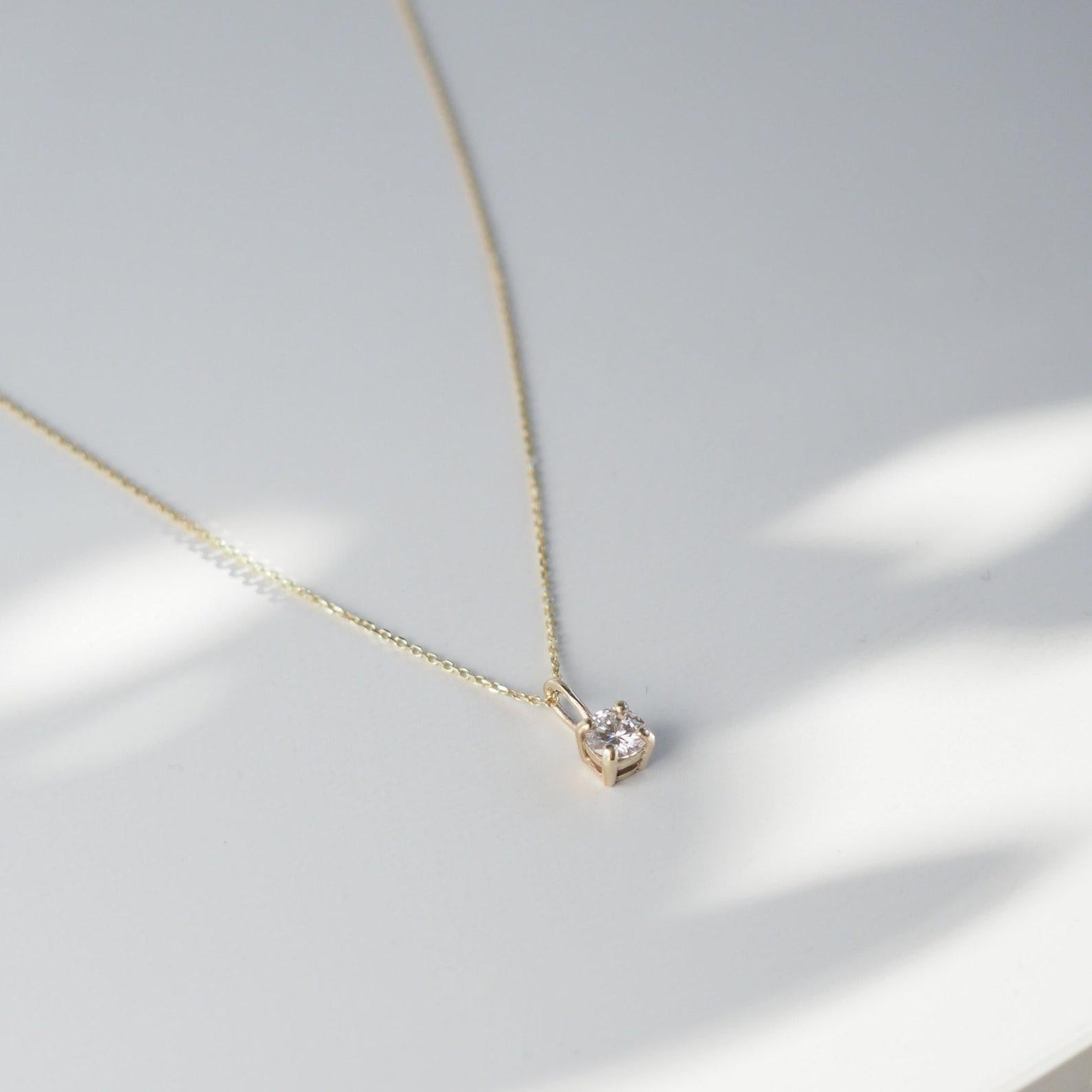 Solitaire Moissanite Necklace 14k Yellow gold  Anniversary Gift For Women . Pour femmes en vente