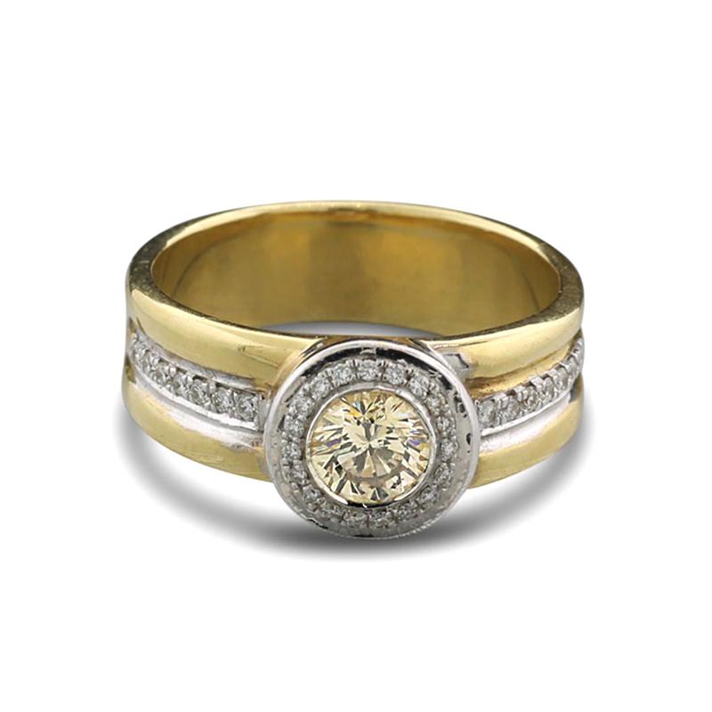 A diamond ring with a distinctive design: at the center, a brilliant-cut solitaire diamond of approximately 0.58 carats, color: Light Yellow, clarity: VS. The shoulders are adorned with a line of 14 smaller diamonds totaling approximately 0.28