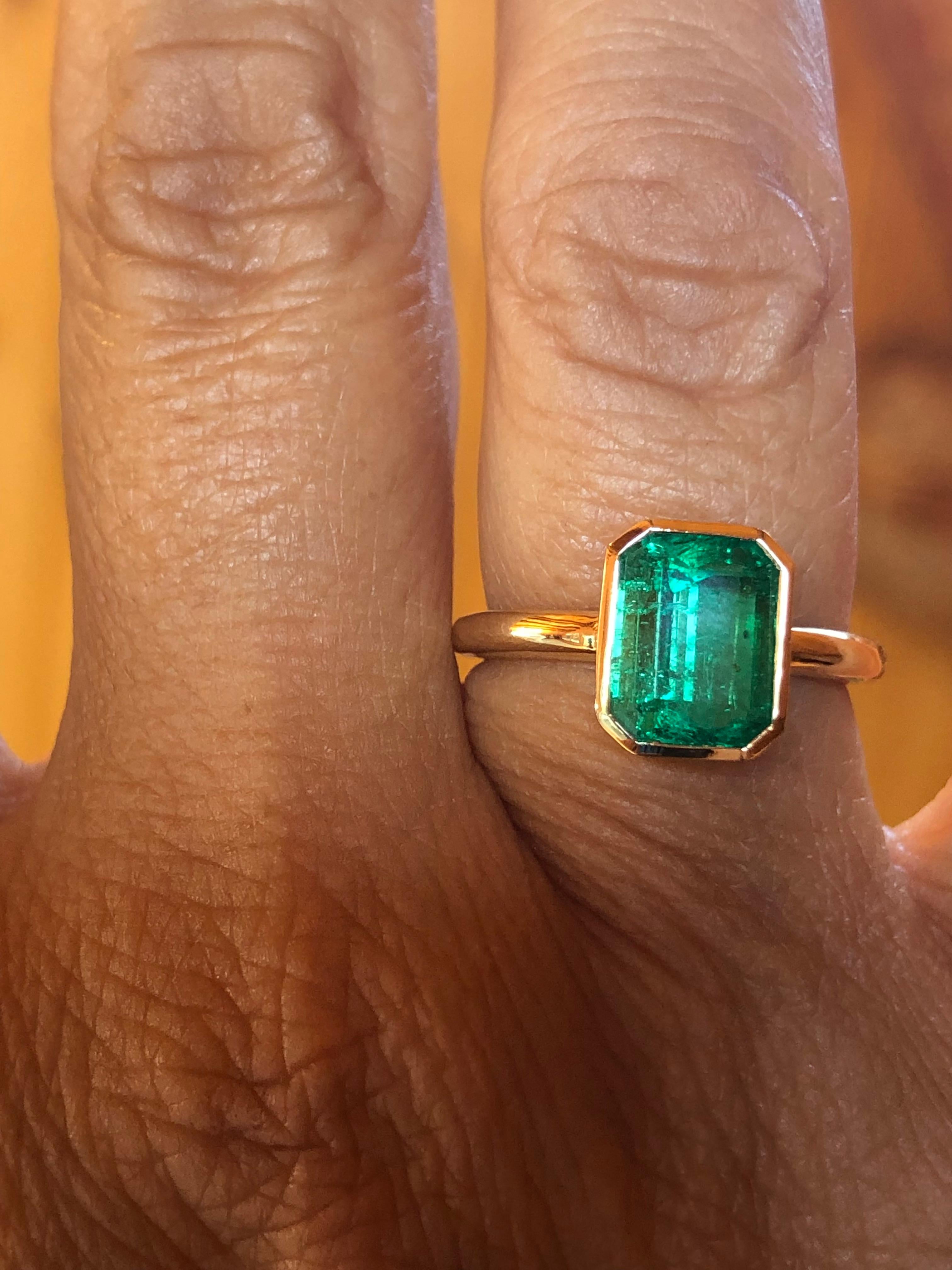 Esmeraldas Maravellous Solitario Esmeralda colombiana natural Anillo de compromiso 18K Corte esmeralda en venta
