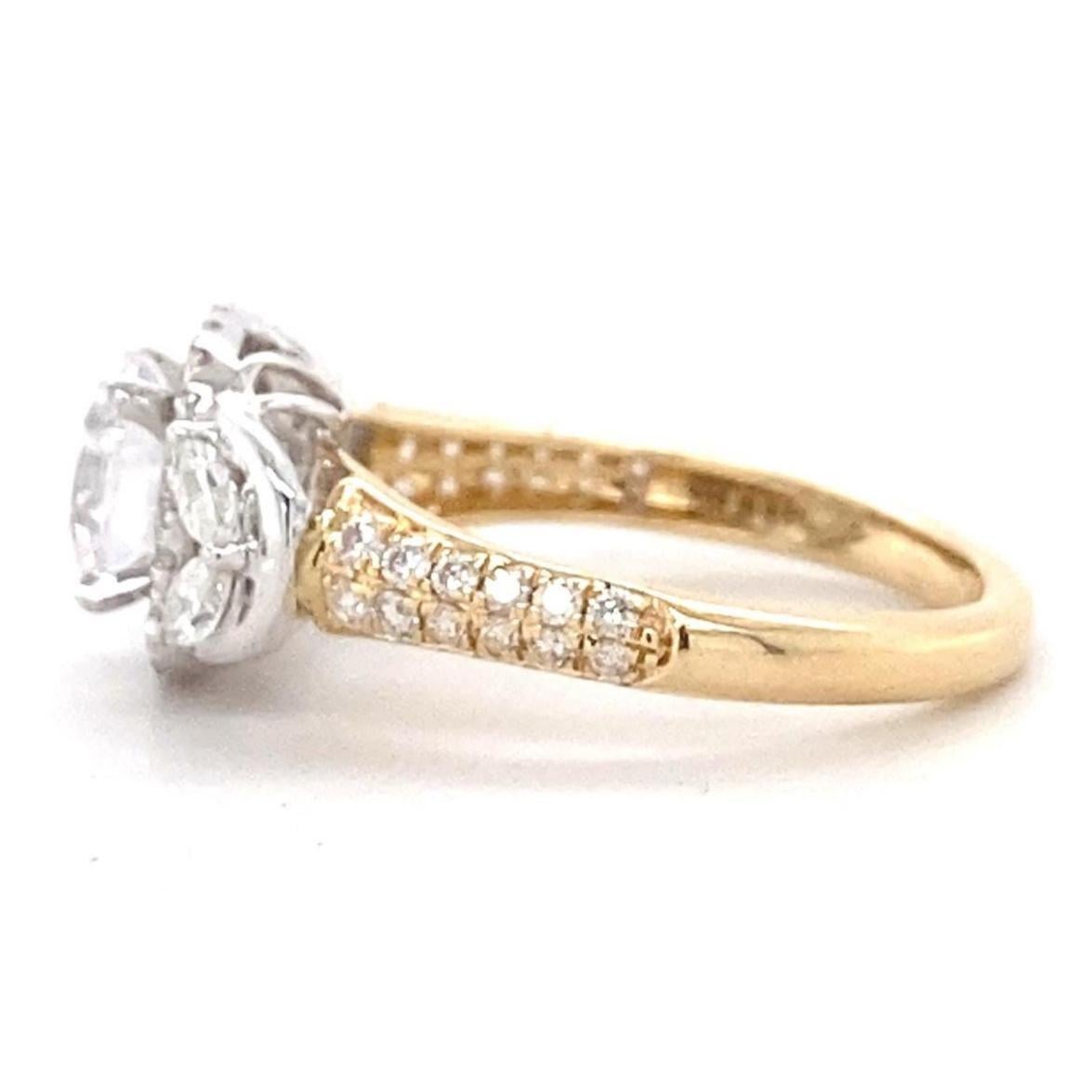 Anillo de pedida solitario con halo de diamantes naturales en oro macizo de 14k (certificado) en Nuevo estado para la venta en New Delhi, DL