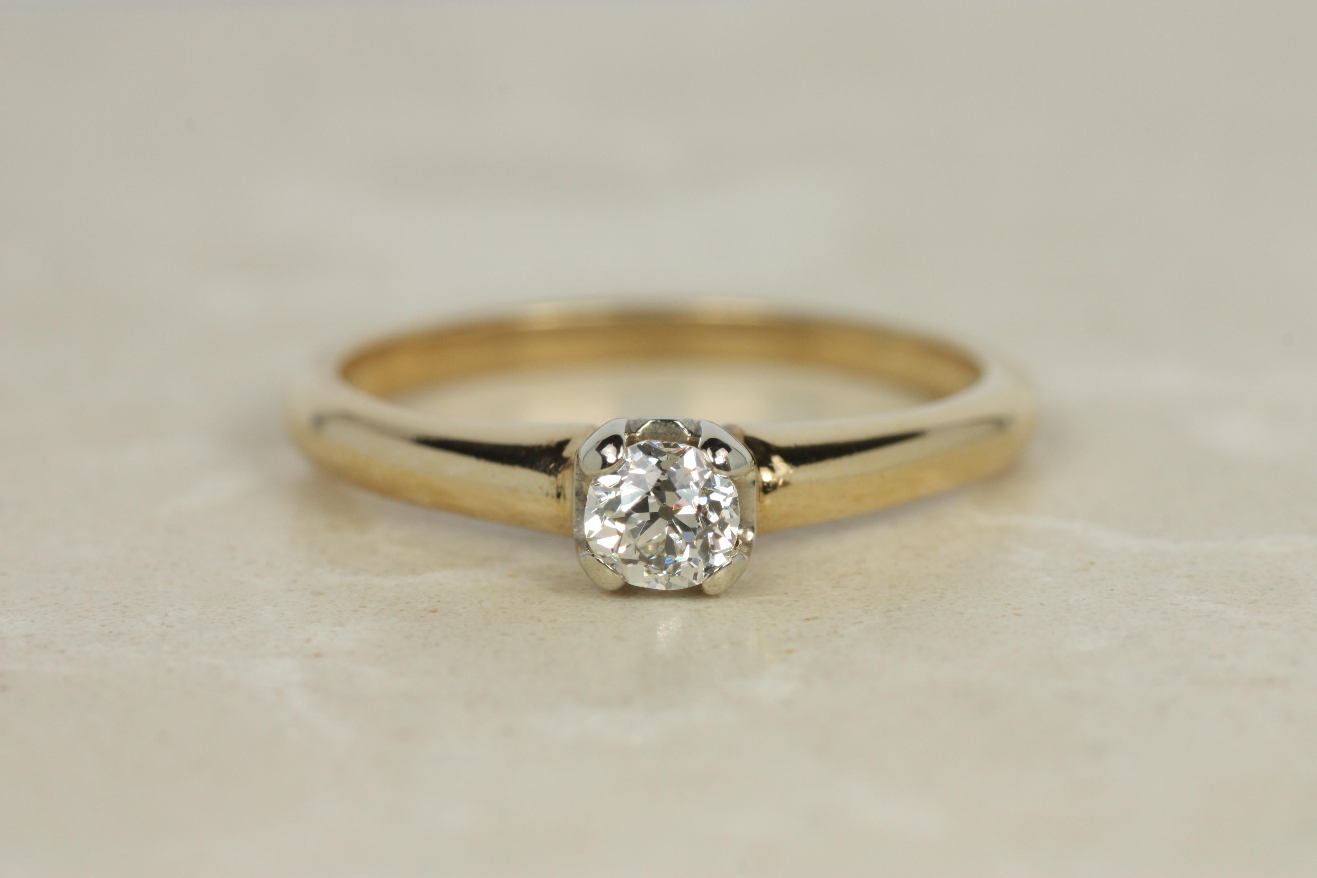 Solitaire Old Mine Cut Diamond Engagement Ring – 0.16ct in 14K Gold in vendita 2