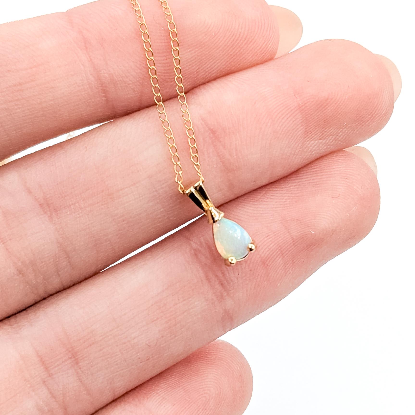 Taille poire Pendentif Solitaire Opale en or jaune 14k en vente