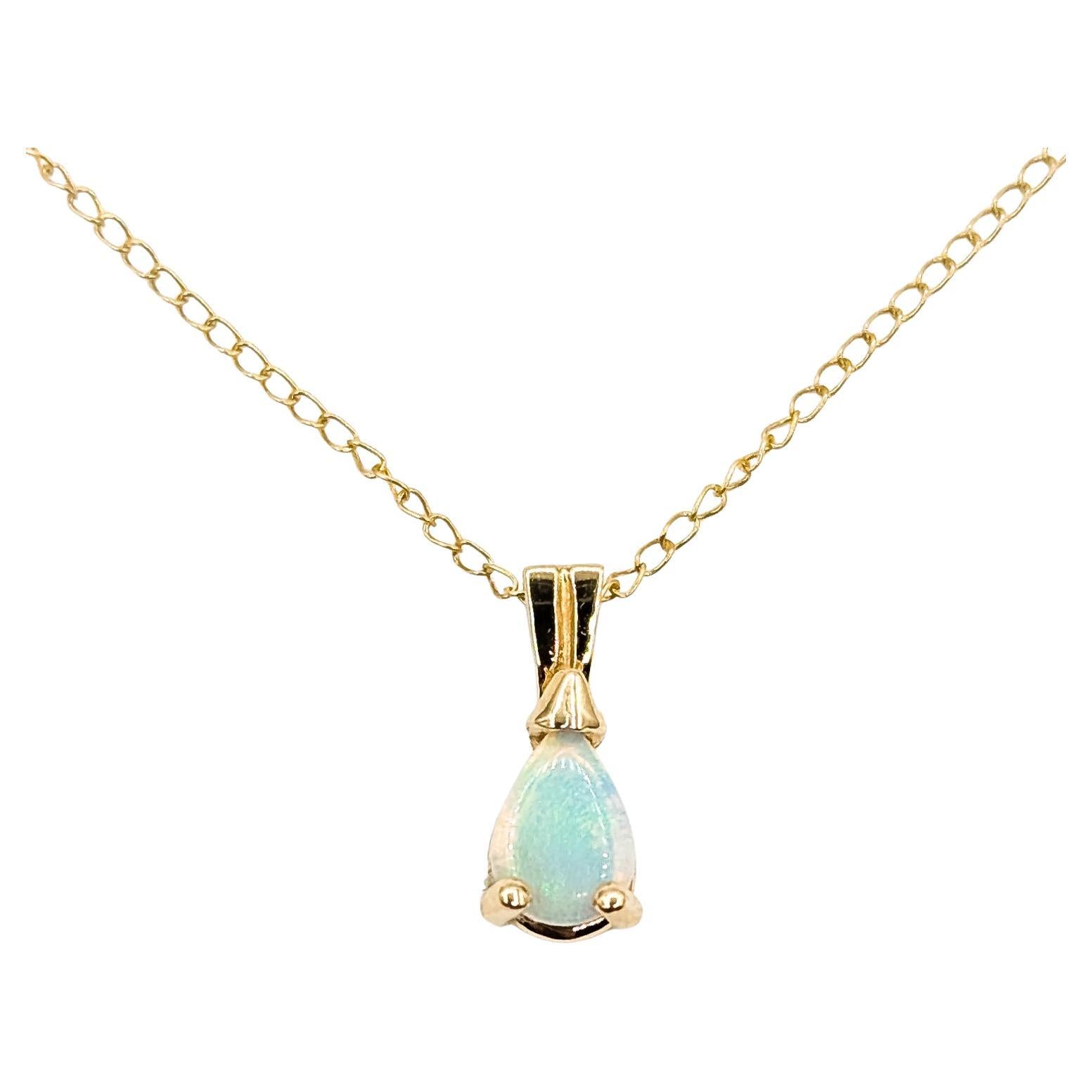 Pendentif Solitaire Opale en or jaune 14k en vente