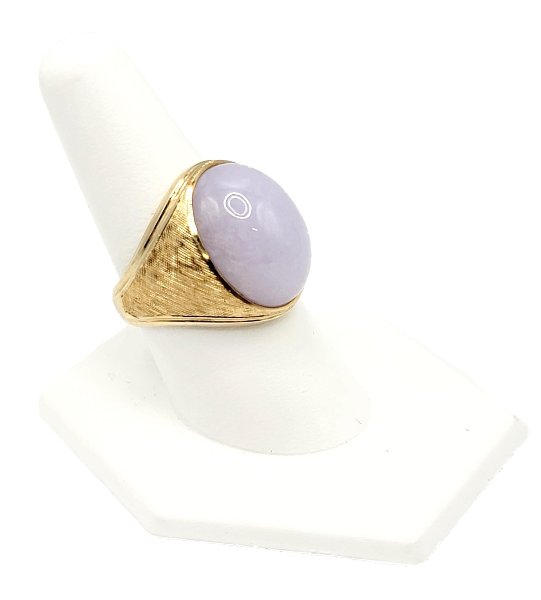 Solitaire Oval Cabochon Lavender Jadeite Jade Ring 14 Karat Yellow Gold In Good Condition For Sale In Scottsdale, AZ