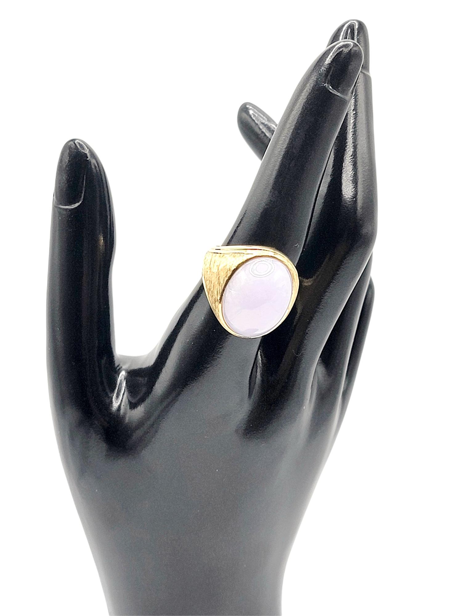 Women's or Men's Solitaire Oval Cabochon Lavender Jadeite Jade Ring 14 Karat Yellow Gold For Sale