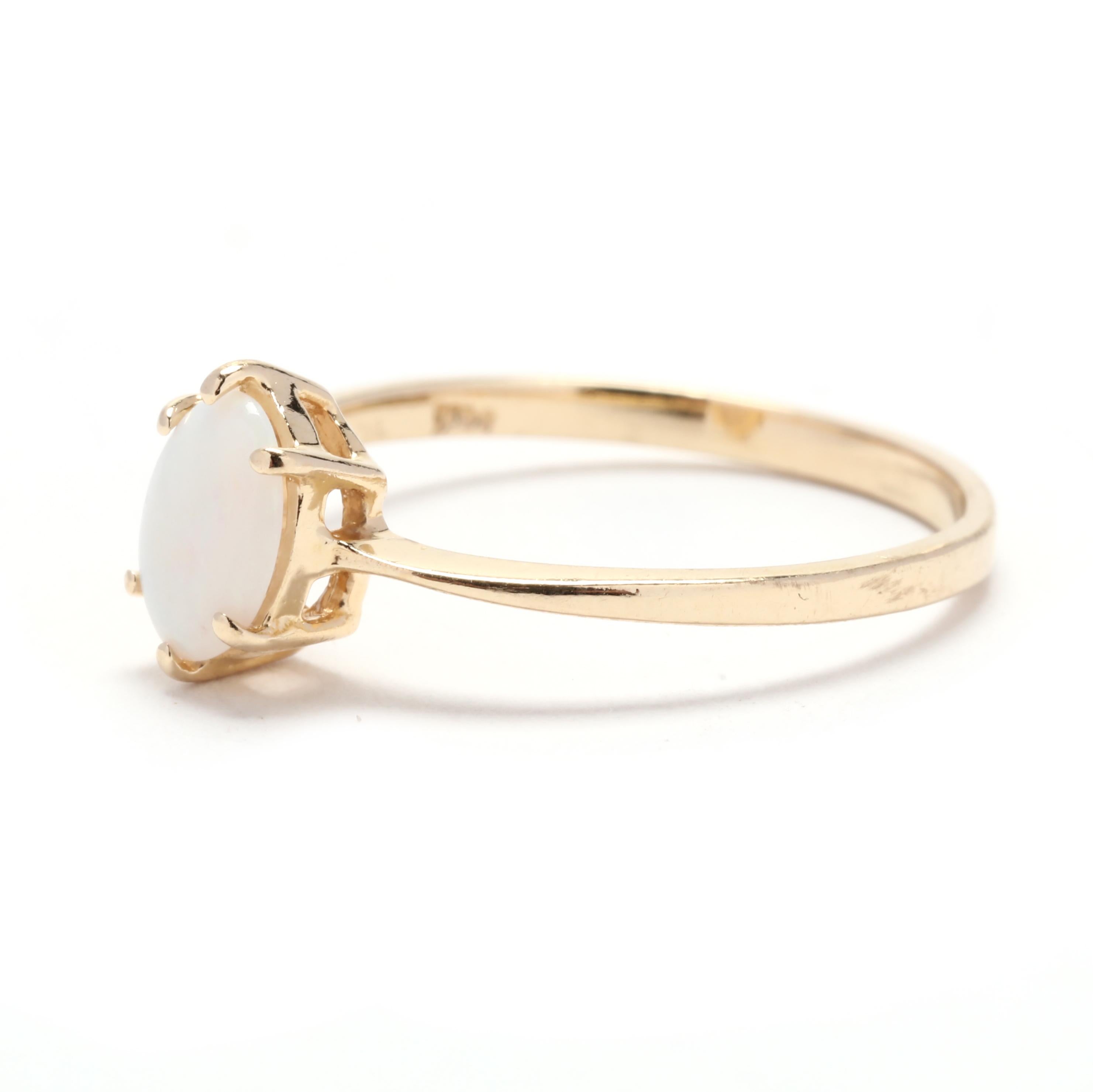 Solitär Oval Opal Ring, 14k Gelbgold, Ring Größe 6,25, Oktober Geburtsstein im Zustand „Gut“ in McLeansville, NC