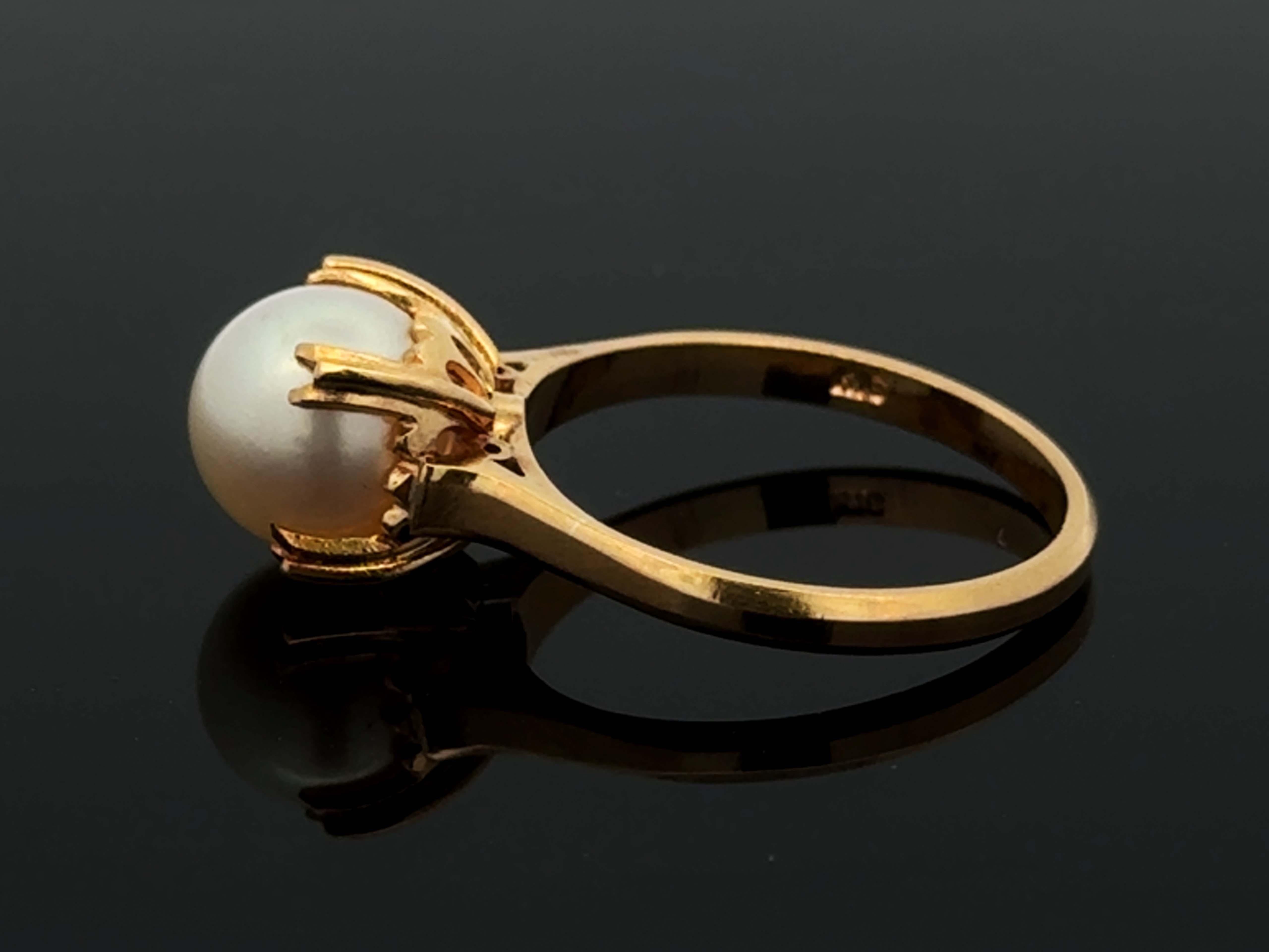Bague solitaire en or jaune 18k avec perles serties en vente 7