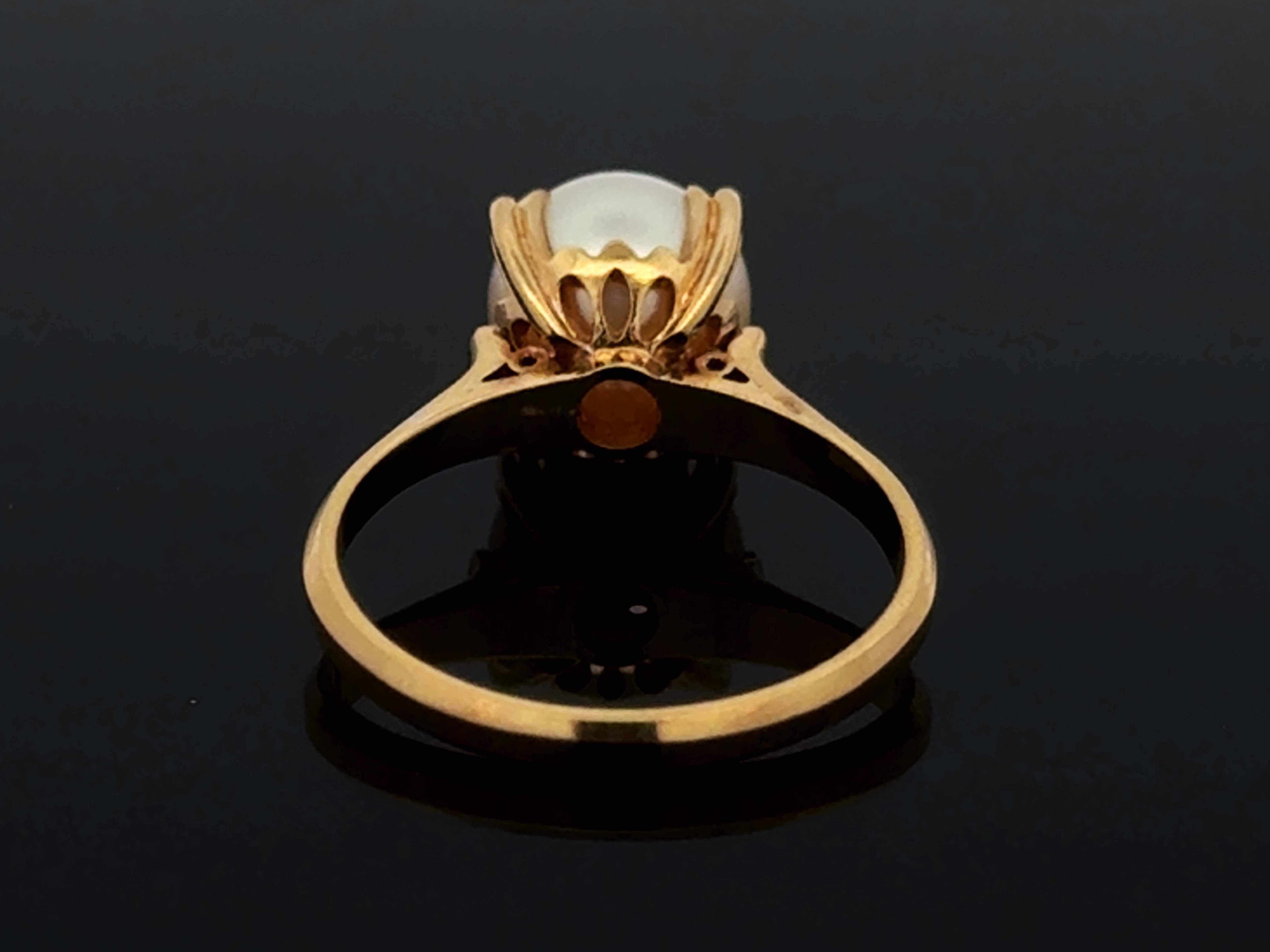 Bague solitaire en or jaune 18k avec perles serties en vente 9