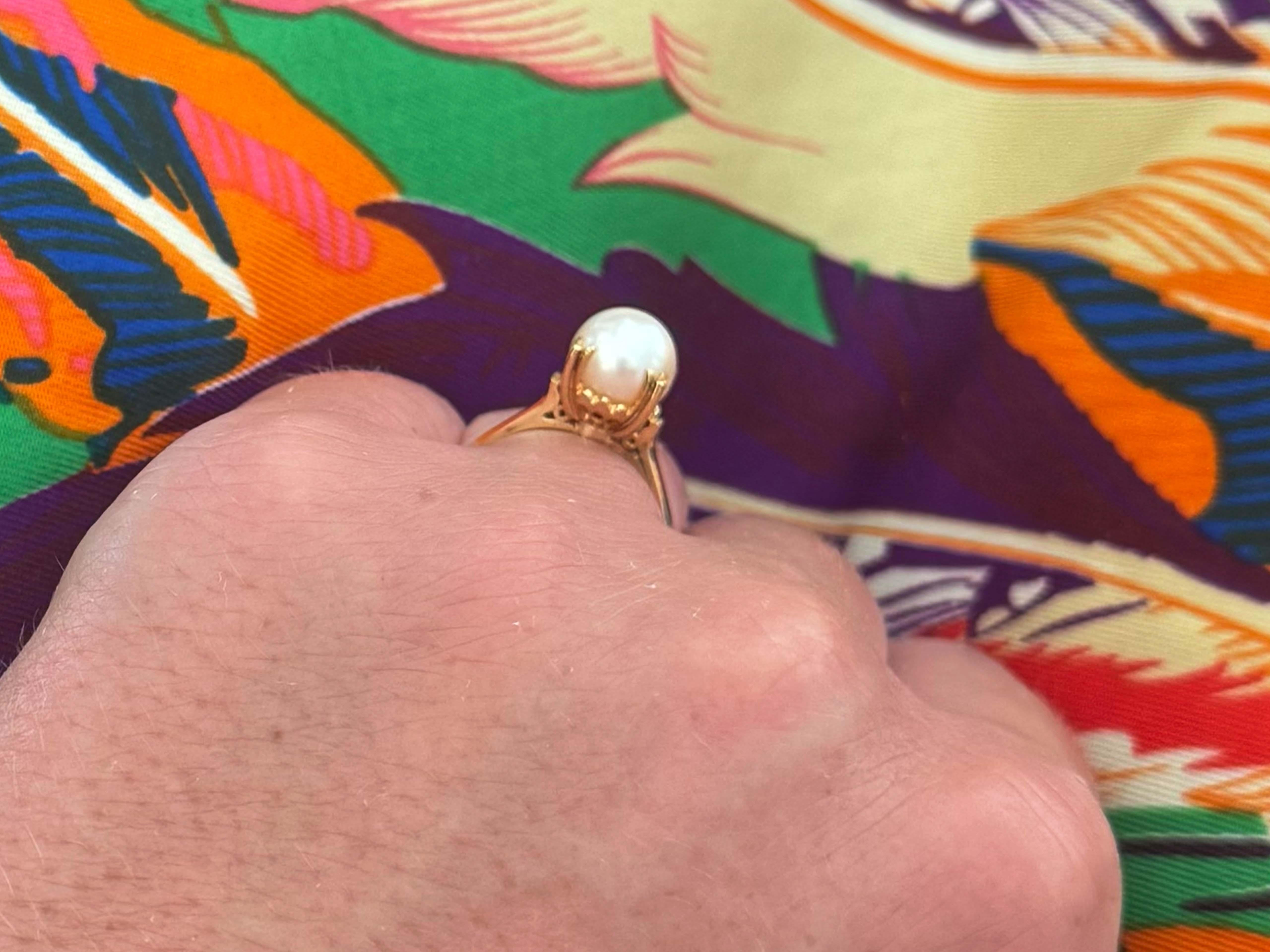 Taille ronde Bague solitaire en or jaune 18k avec perles serties en vente