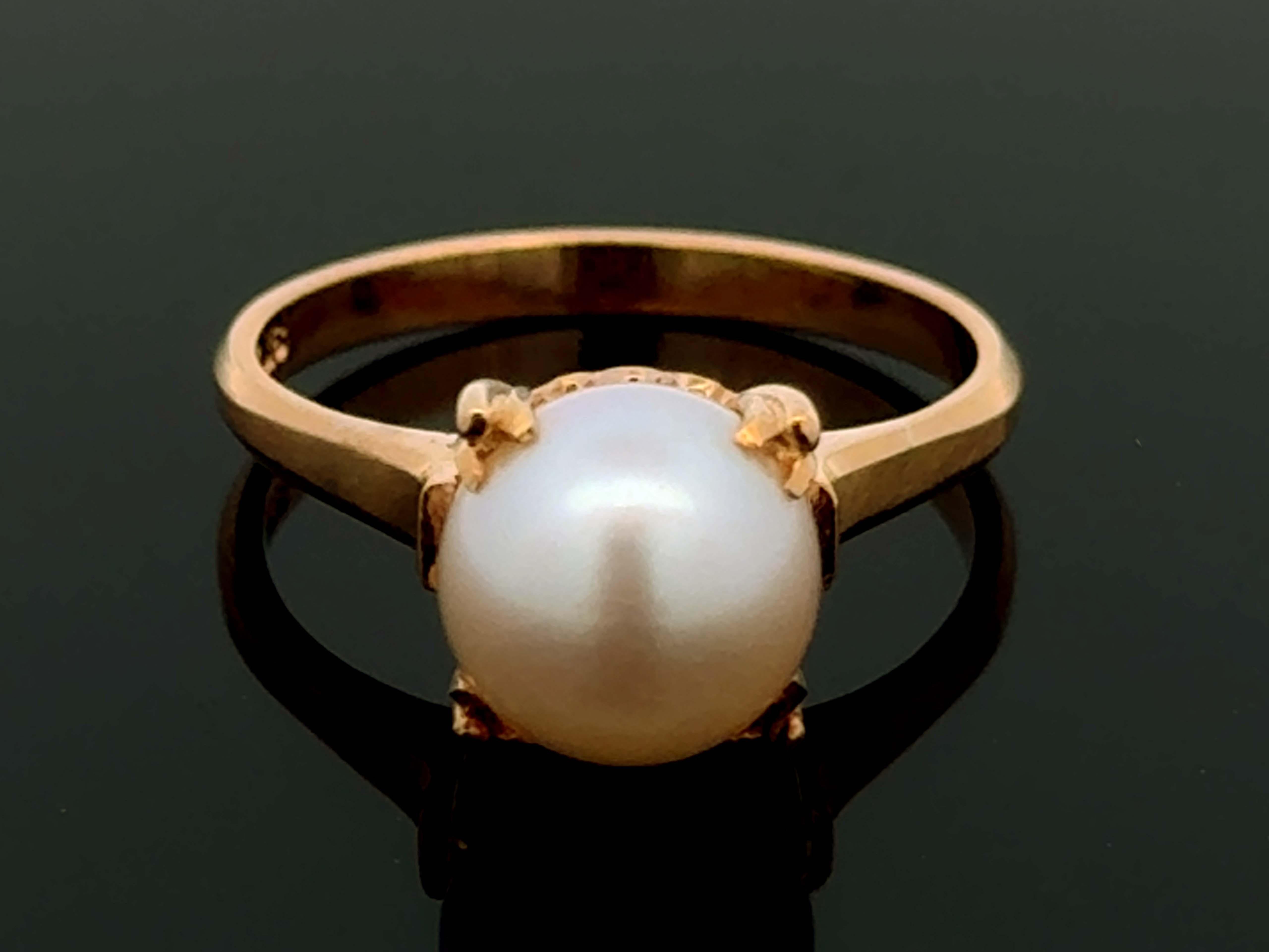 Bague solitaire en or jaune 18k avec perles serties Excellent état - En vente à Honolulu, HI