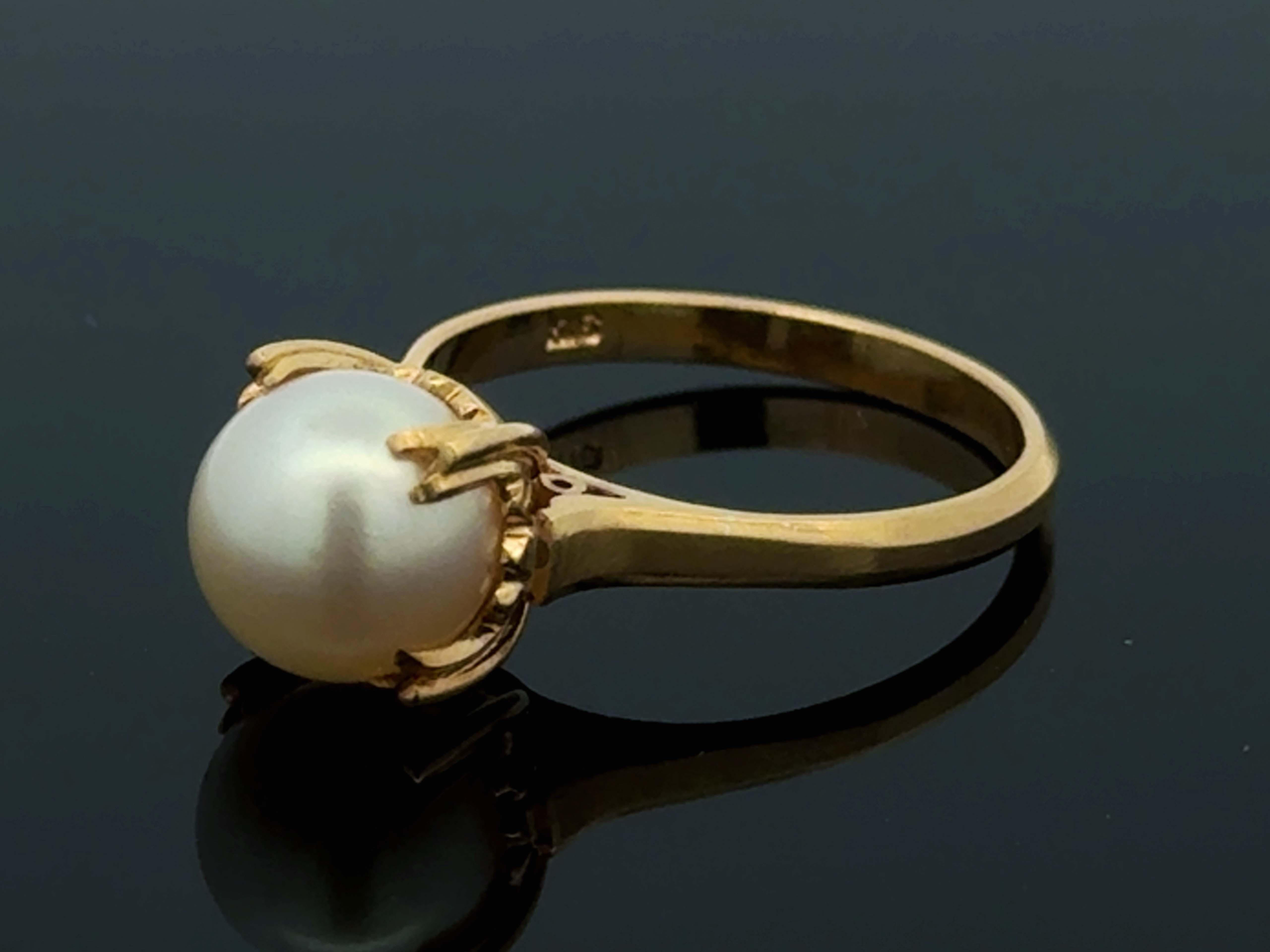 Bague solitaire en or jaune 18k avec perles serties en vente 3