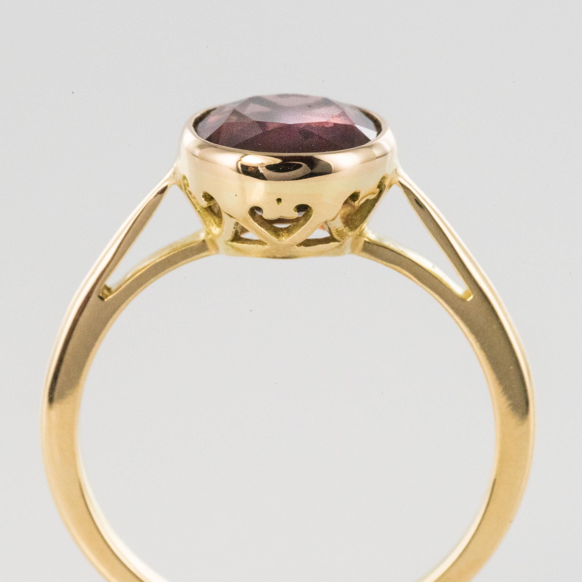 Solitaire Rhodolite Garnet 18 Karat Yellow Gold Ring For Sale 4