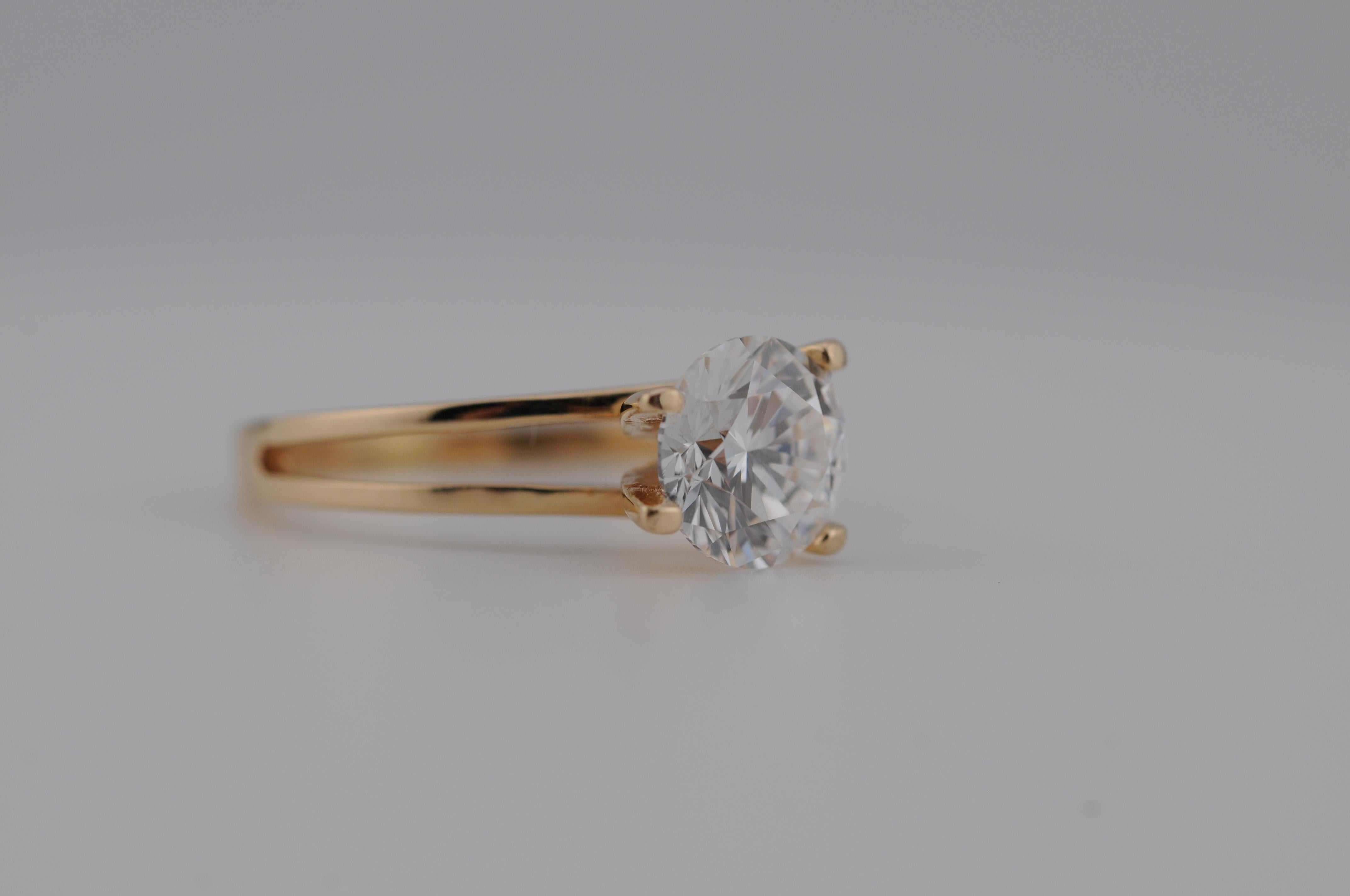 Mouvement esthétique Bague solitaire 1.10 ct Diamant Brilliante Clarity:Internally Flawless en vente