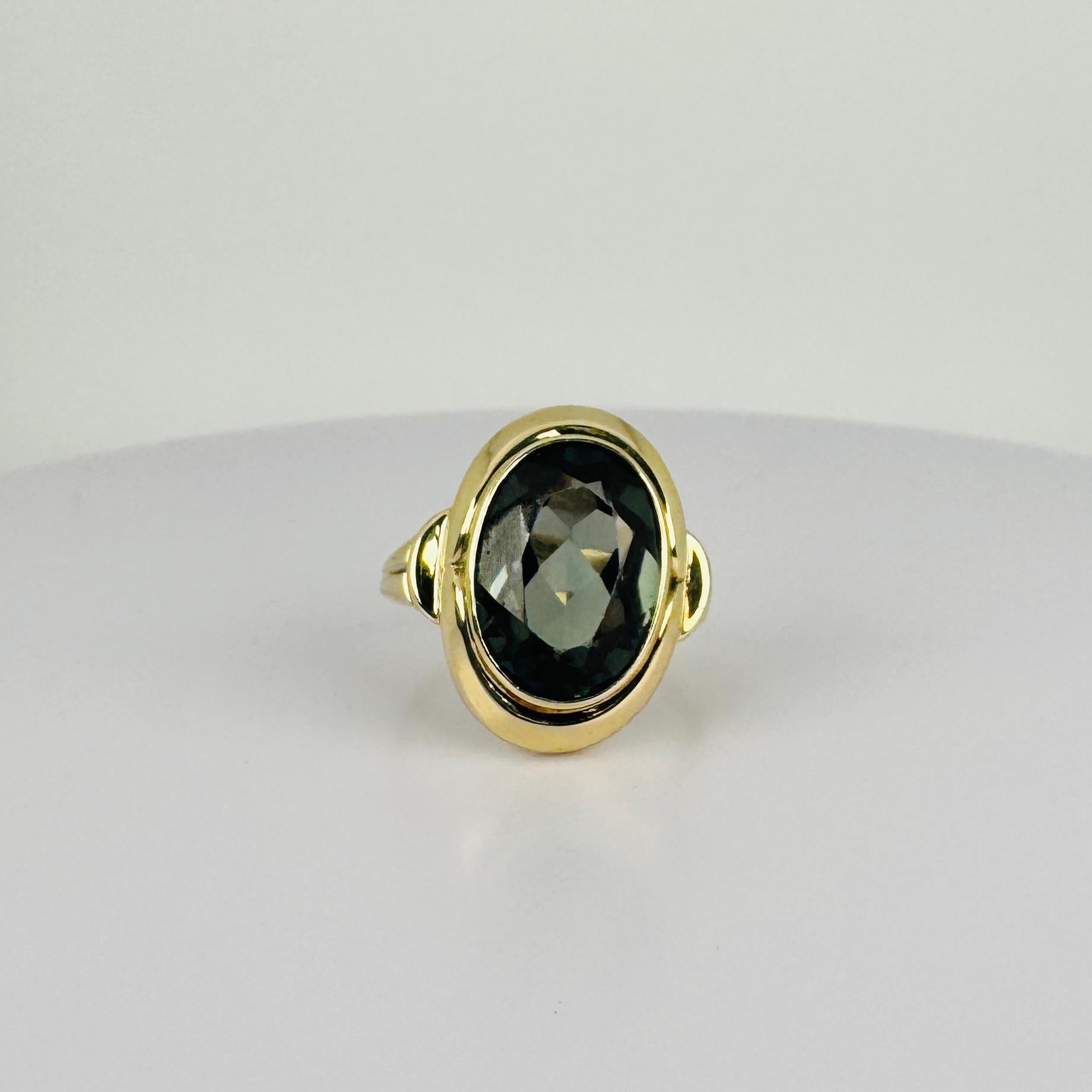 A captivating vintage treasure that radiates elegance and refinement. This golden ring features a luminous oval tourmaline, encircled by subtle 14k gold. This jewel a timeless design that effortlessly complements any look.

Features:

 Material: 14k