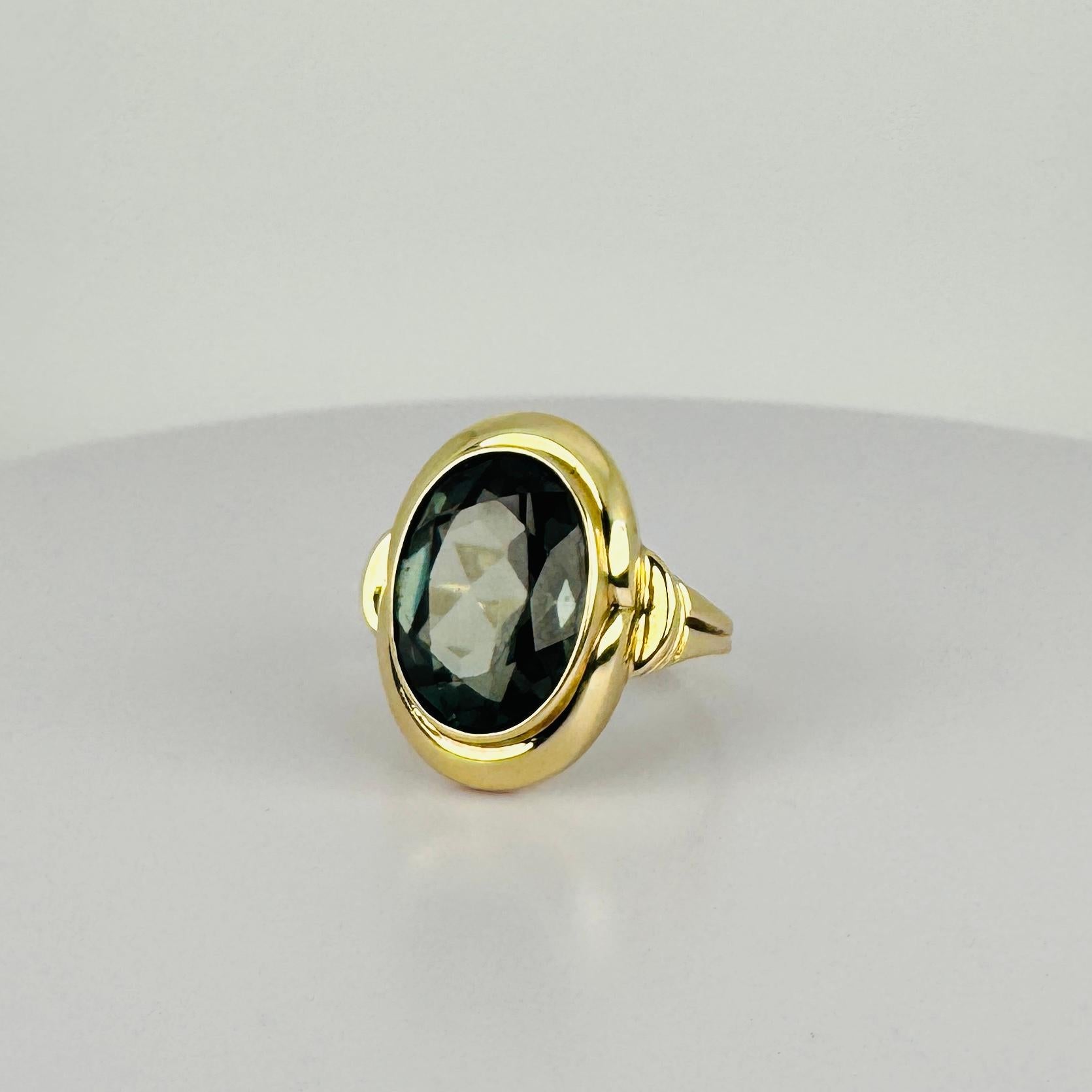 Solitaire Ring 14k Yellow Gold with Green Tourmaline Oval Facetted of 8 Carat In Good Condition For Sale In Heemstede, NL