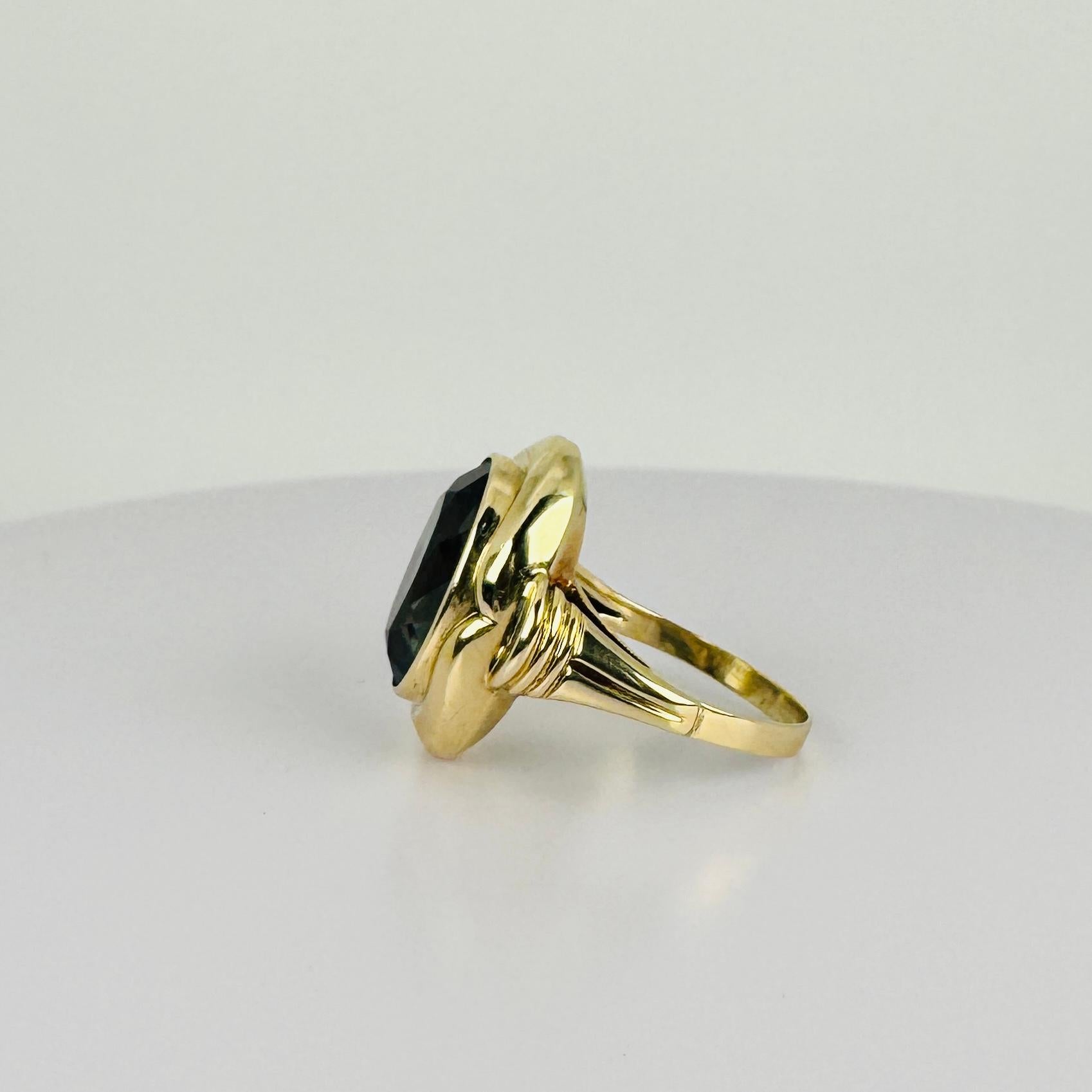 Women's Solitaire Ring 14k Yellow Gold with Green Tourmaline Oval Facetted of 8 Carat For Sale