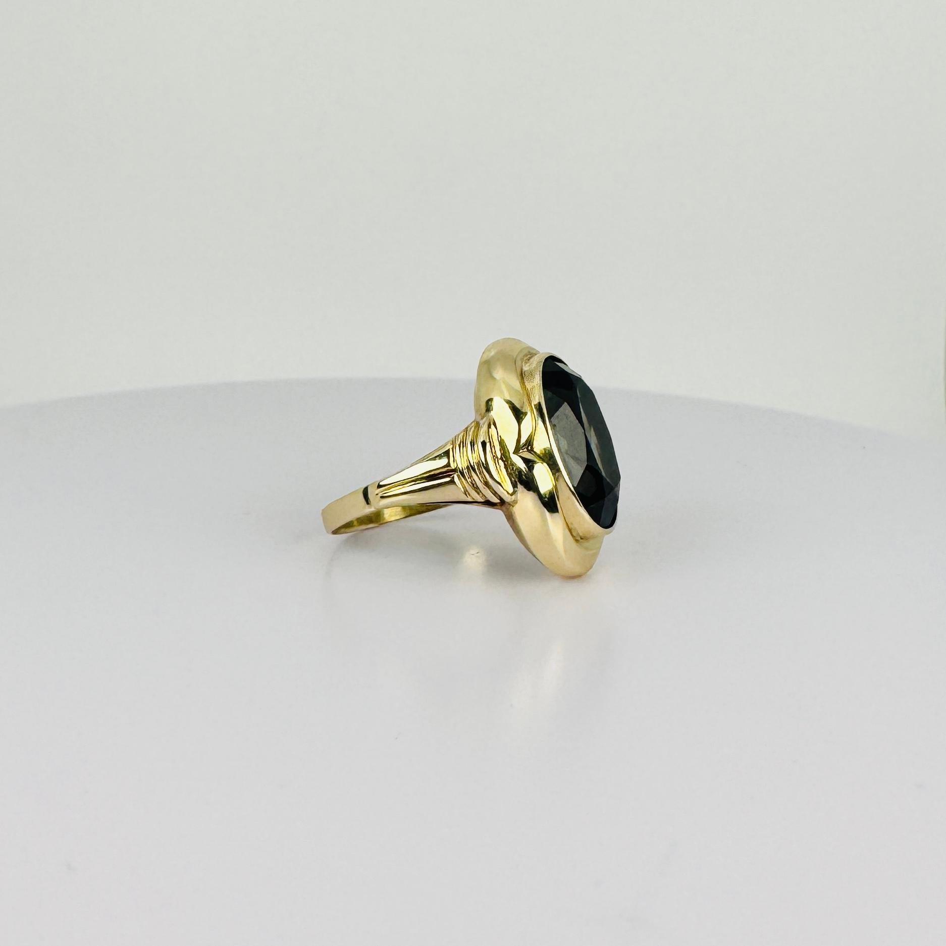 Solitaire Ring 14k Yellow Gold with Green Tourmaline Oval Facetted of 8 Carat For Sale 3