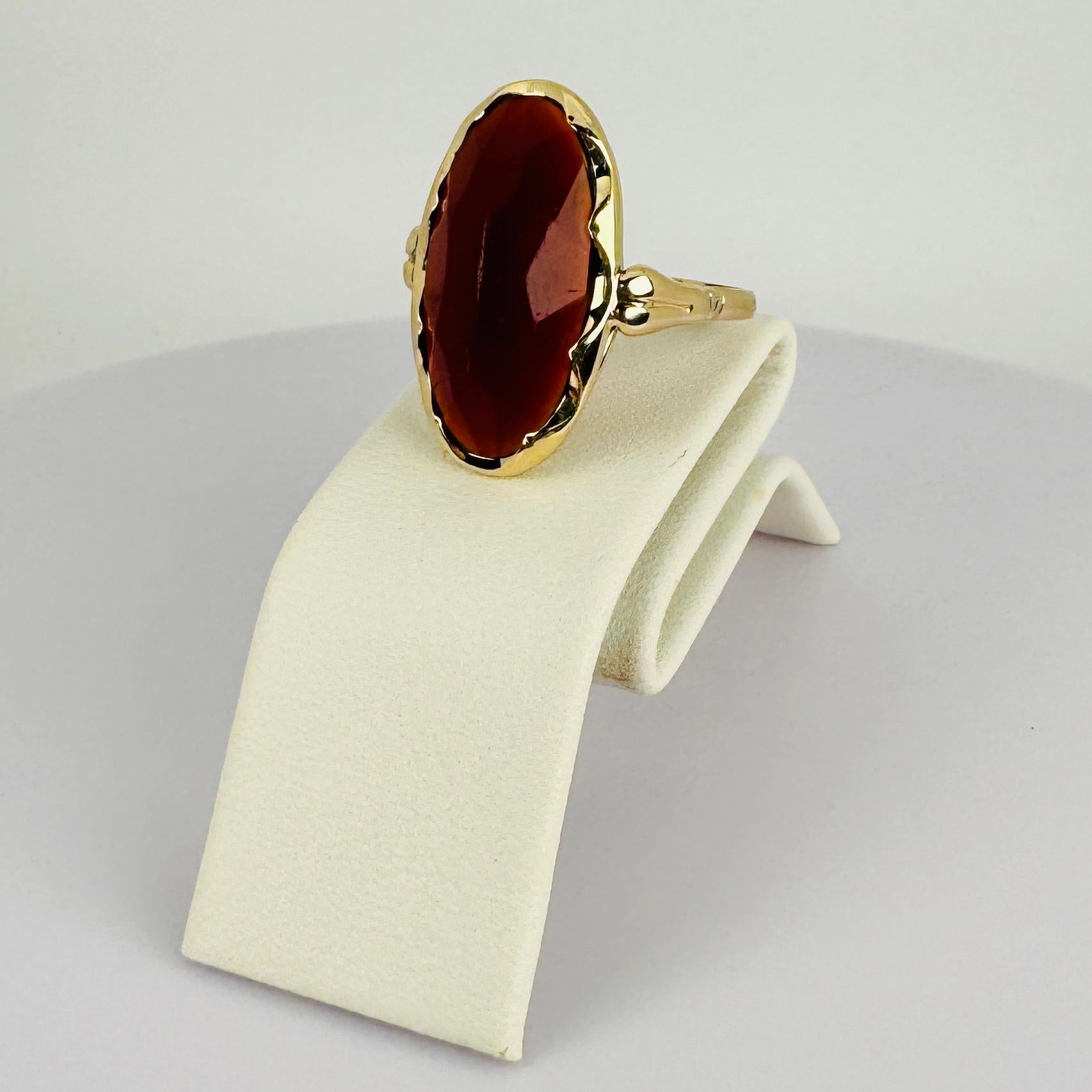 Bague solitaire en or jaune 14k avec cabochon de cornaline ovale facetté 8 carats en vente 1