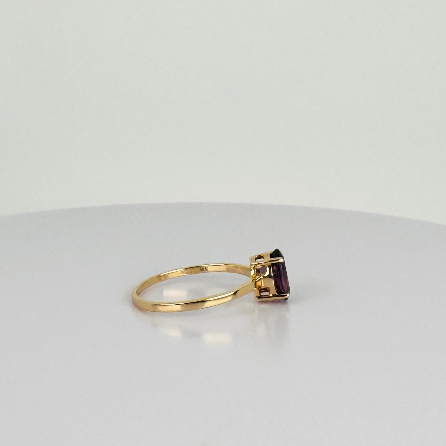 Bague solitaire en or jaune 14k avec spinelle naturel ovale violet 1.30 carat en vente 4