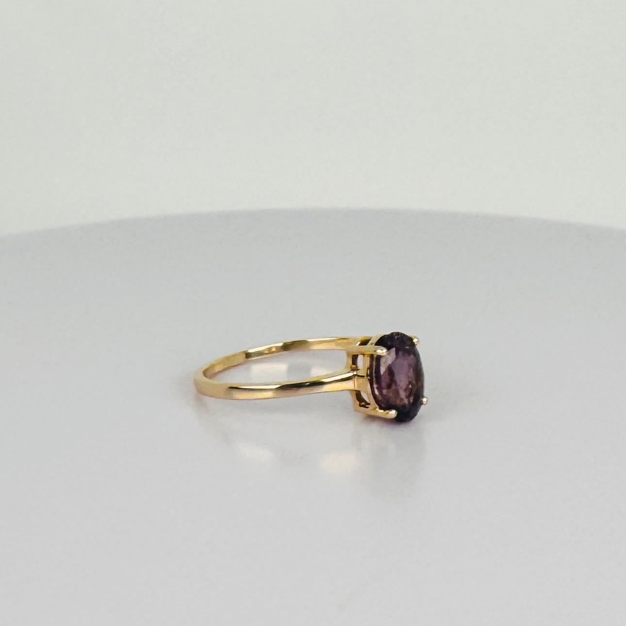 Bague solitaire en or jaune 14k avec spinelle naturel ovale violet 1.30 carat en vente 5