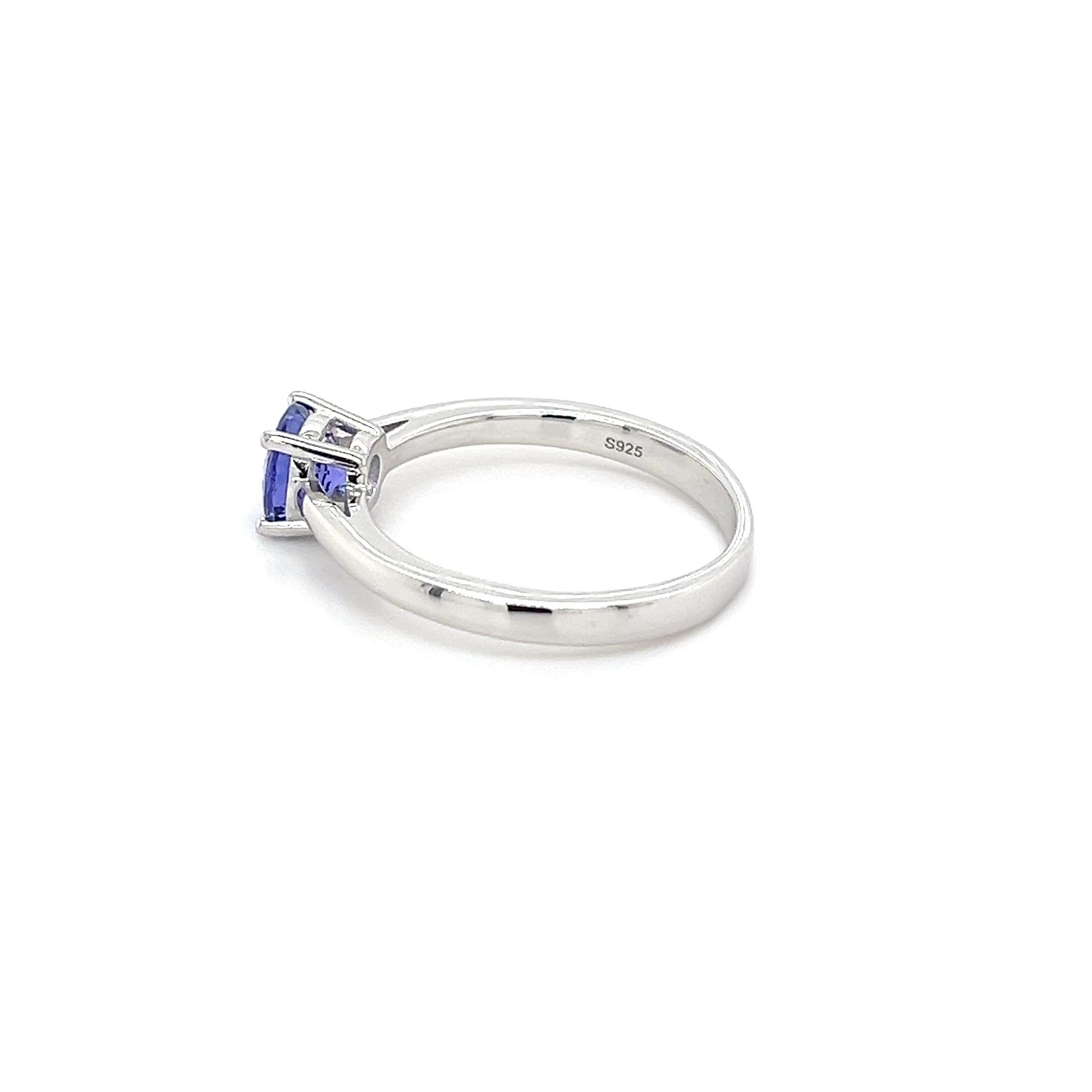 Bague solitaire, bague en tanzanite ronde AAA, bague de fiançailles alternative, cadeau pour elle Neuf - En vente à New York, NY