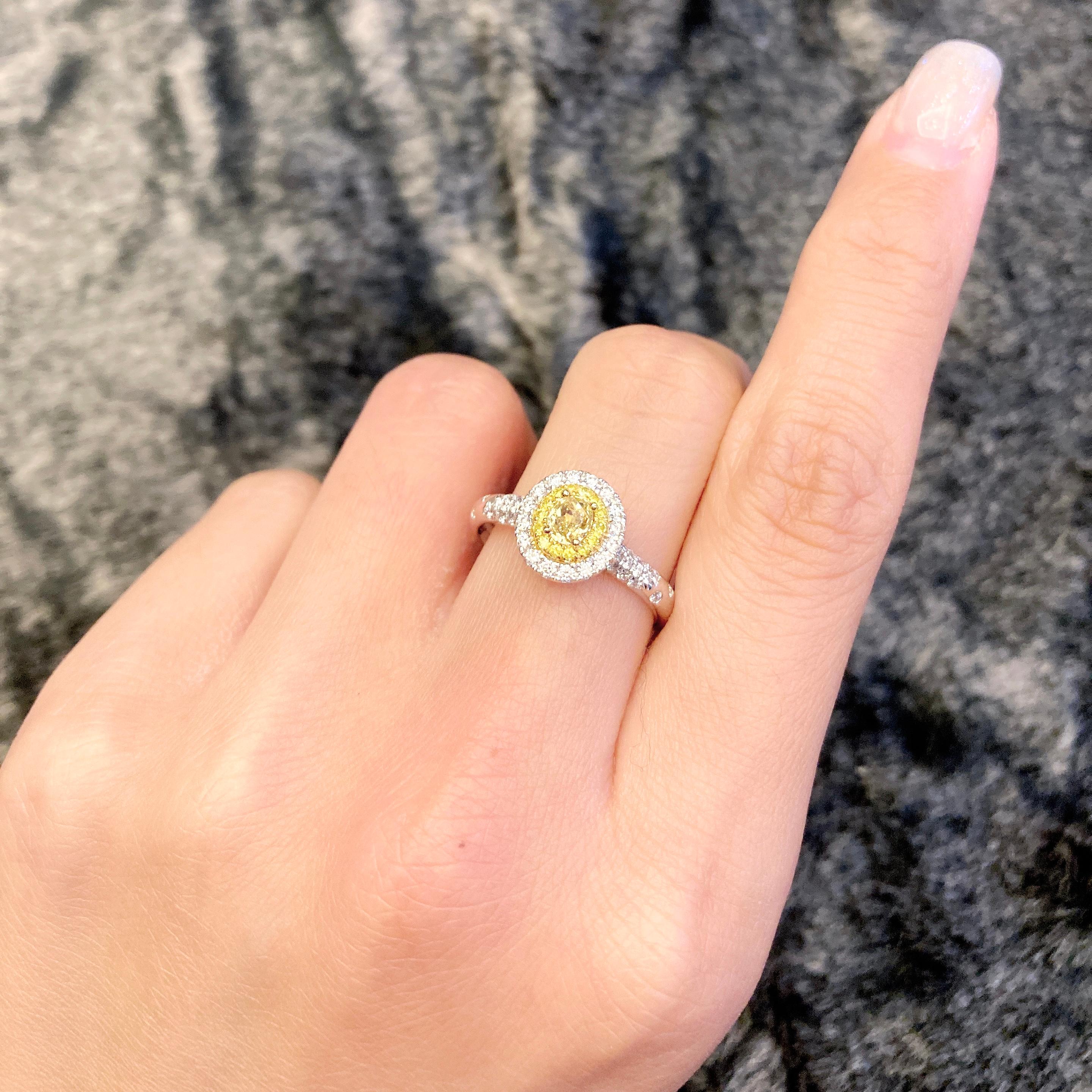De las mujeres Anillo Solitario Compuesto por Diamante Amarillo Intenso y Blanco en venta