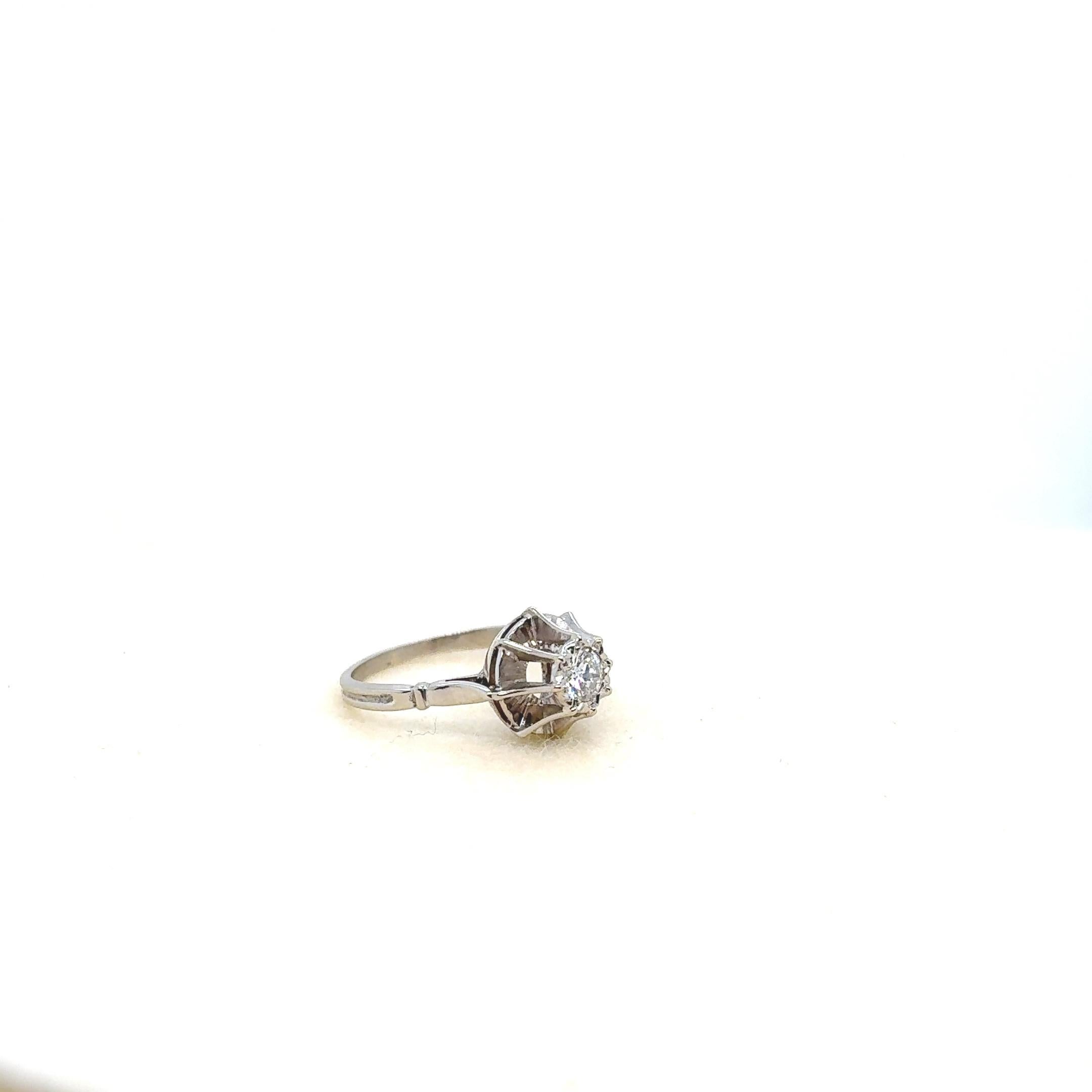 Retro Solitaire Ring Diamonds 0.30 Carats 18 Carat White Gold For Sale