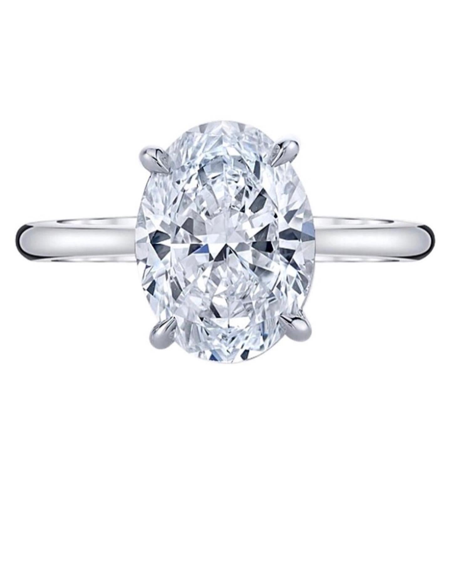 Exclusive ring solitaire in 18k gold with natural oval cut diamond ct 2,50 G/SI1.
Come with GIA report.