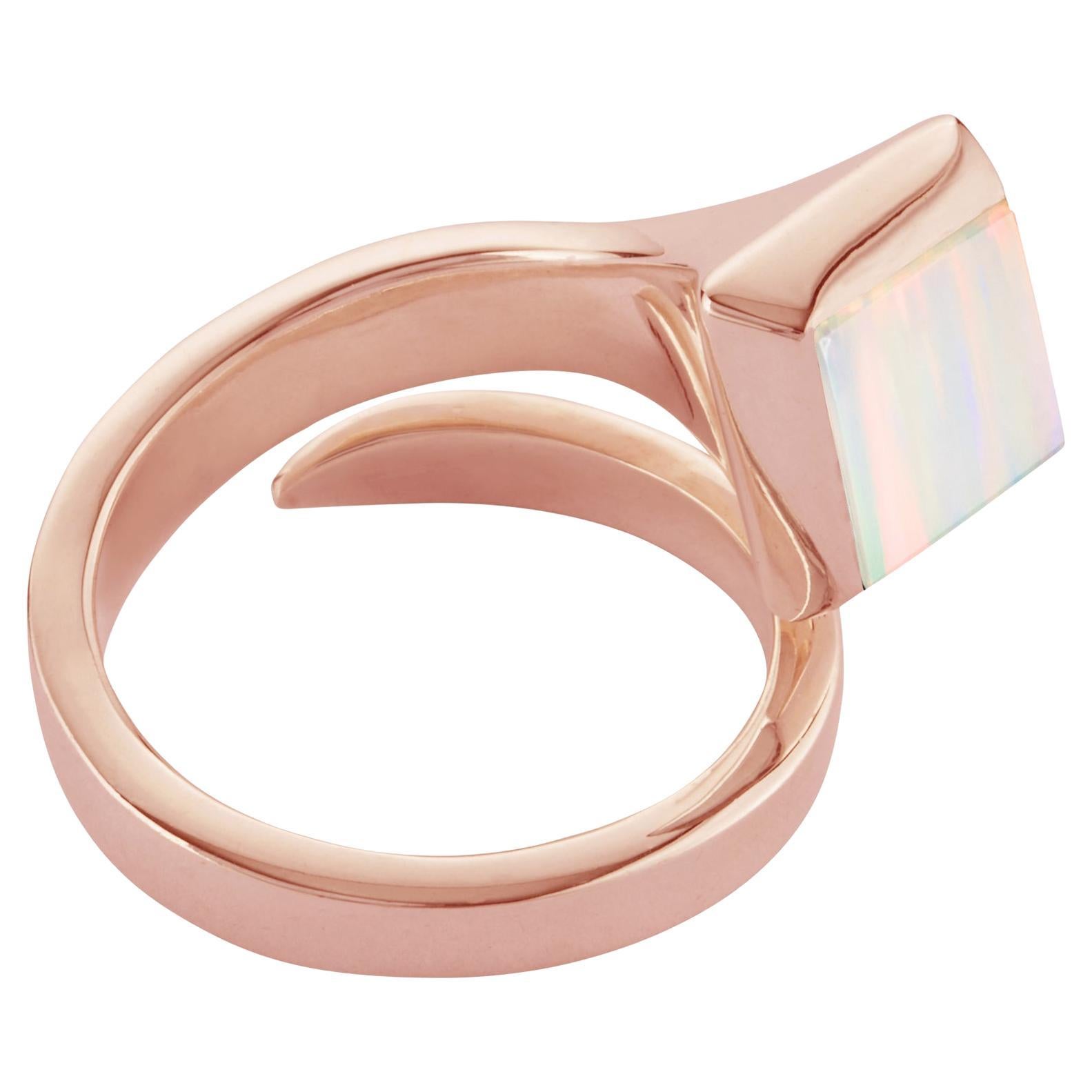 Solitär-Ring aus Roségold mit Opal im Angebot