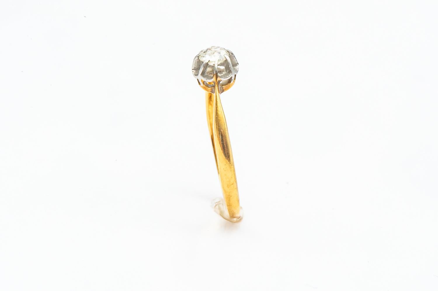Solitär-Ring aus Gelbgold und 18 Karat Weißgold mit Diamant im Zustand „Hervorragend“ im Angebot in Vannes, FR