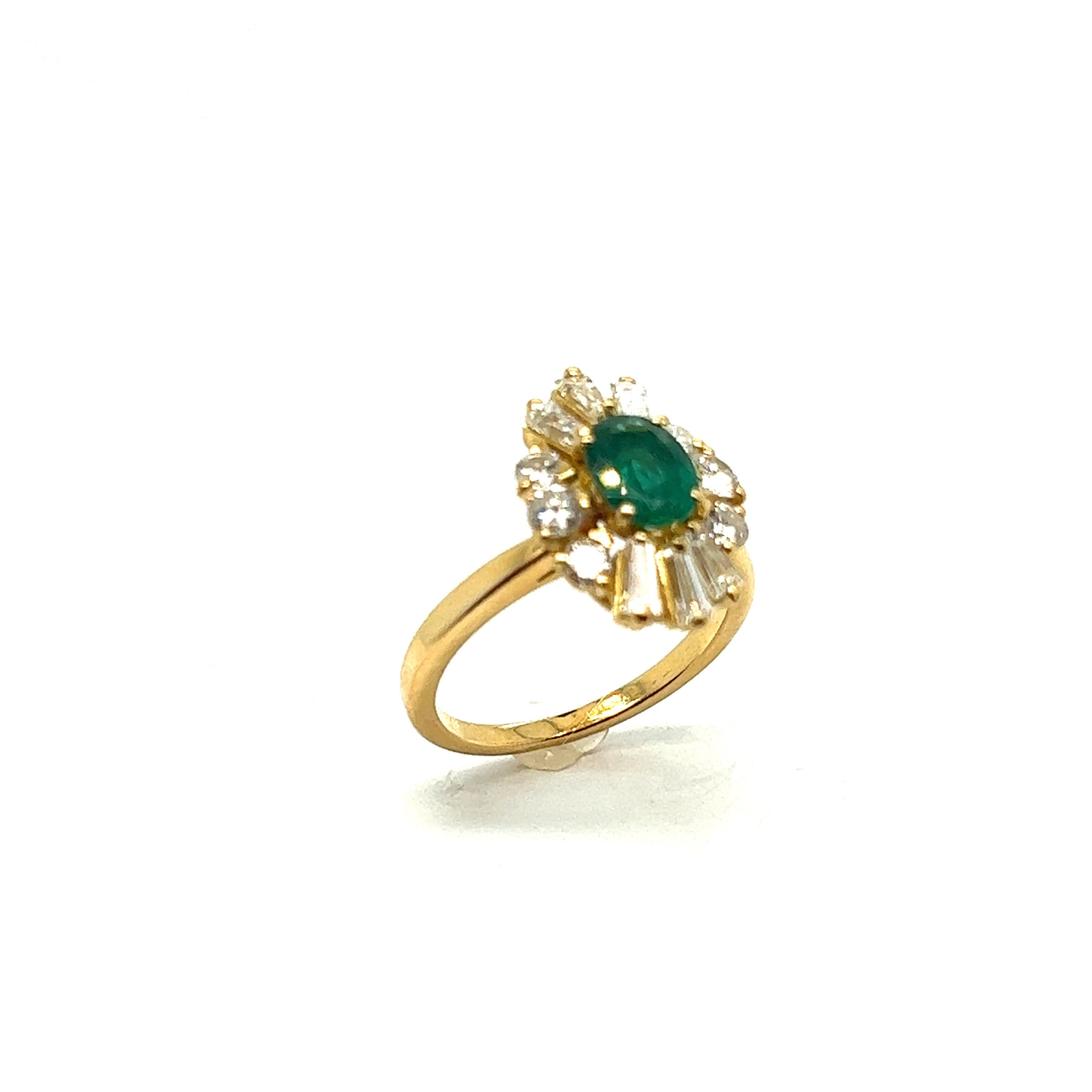 Discover this magnificent French ring topped with an exceptional oval emerald, set with 12 sparkling diamonds, all designed in 18-carat white gold. This exceptional piece embodies elegance and refinement, with a design that's sure to captivate every