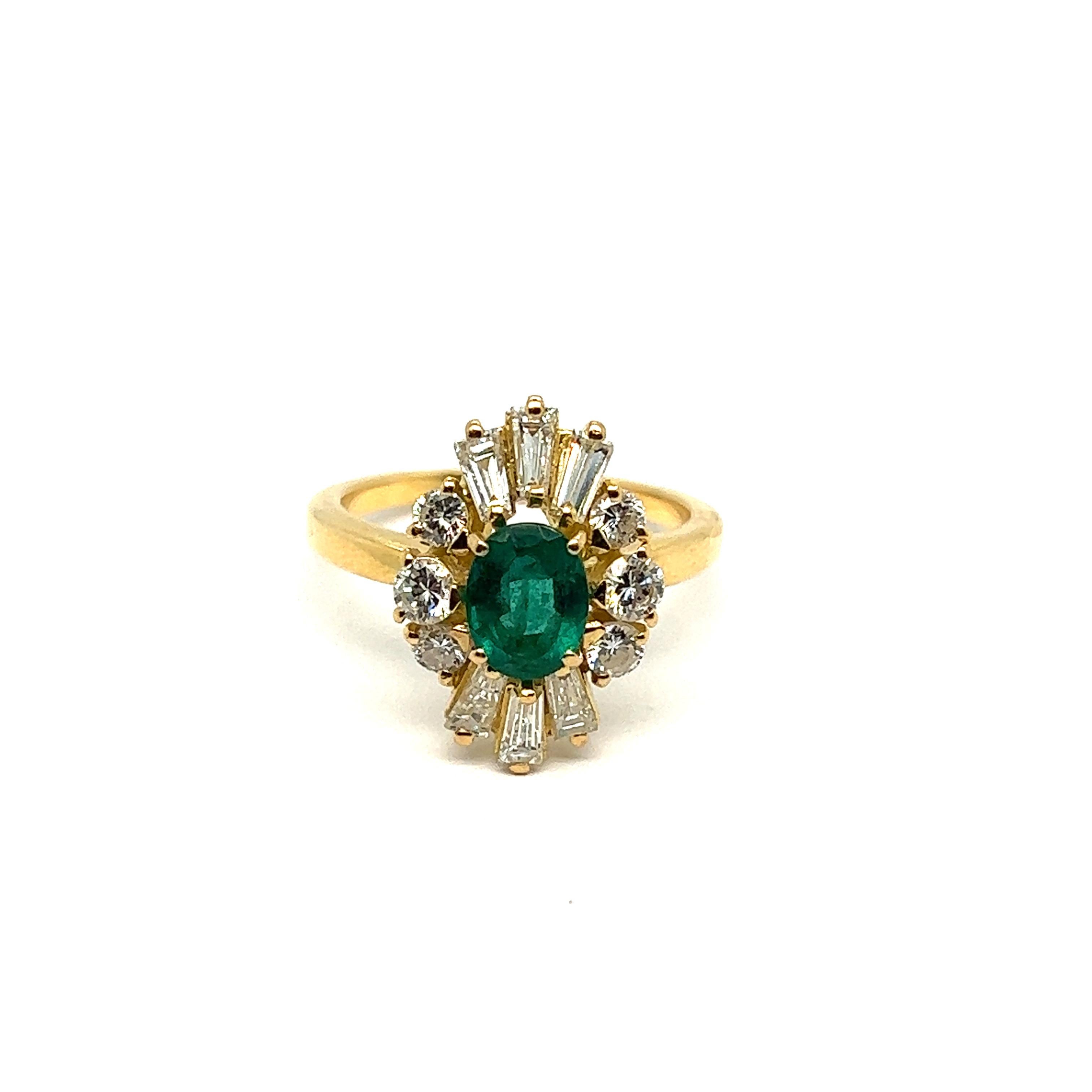 Women's Solitaire Ring Emerald Oval Shape Diamonds White Gold 18 Karat For Sale