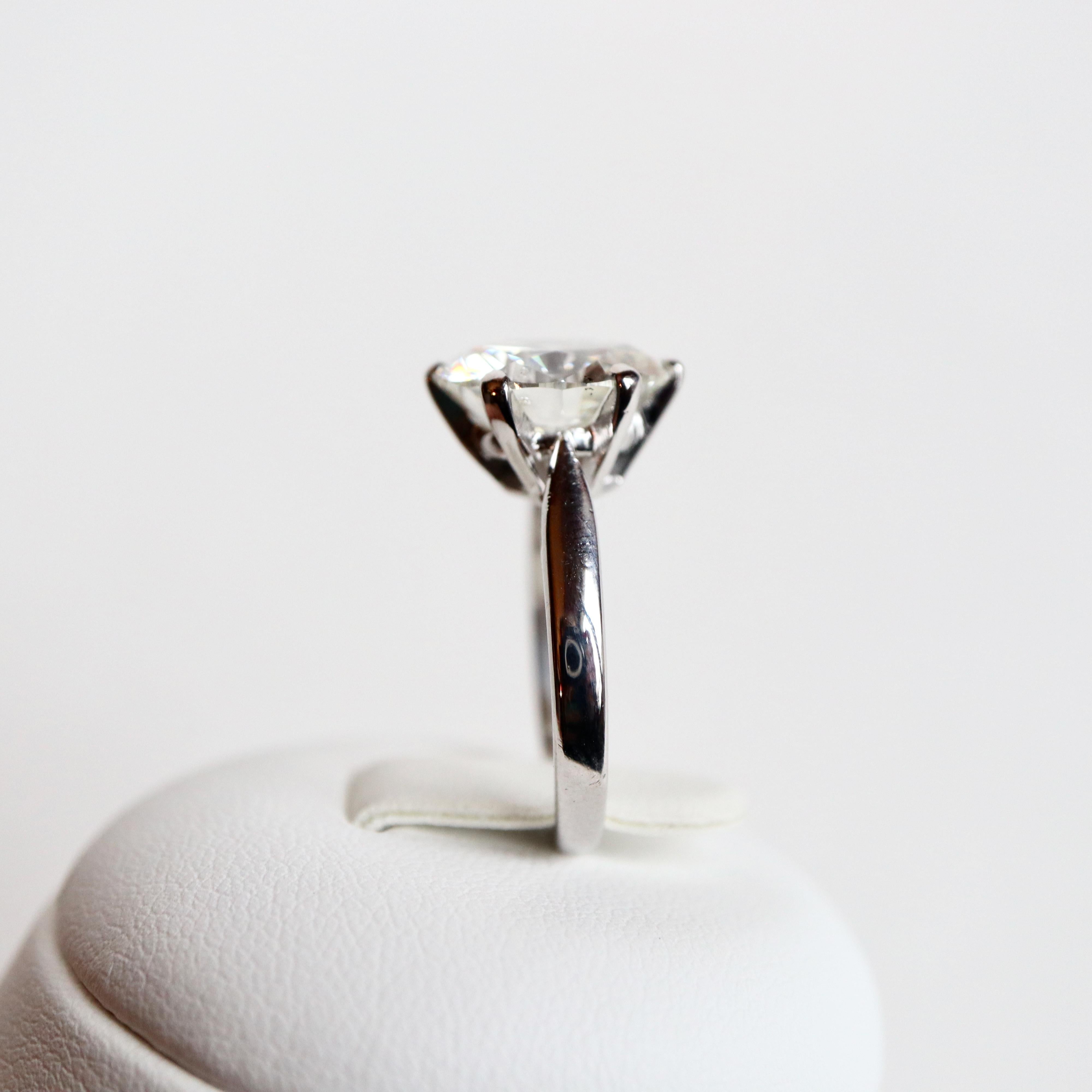 Women's Solitaire Ring with a 5.23 Carat Diamond in the Center For Sale