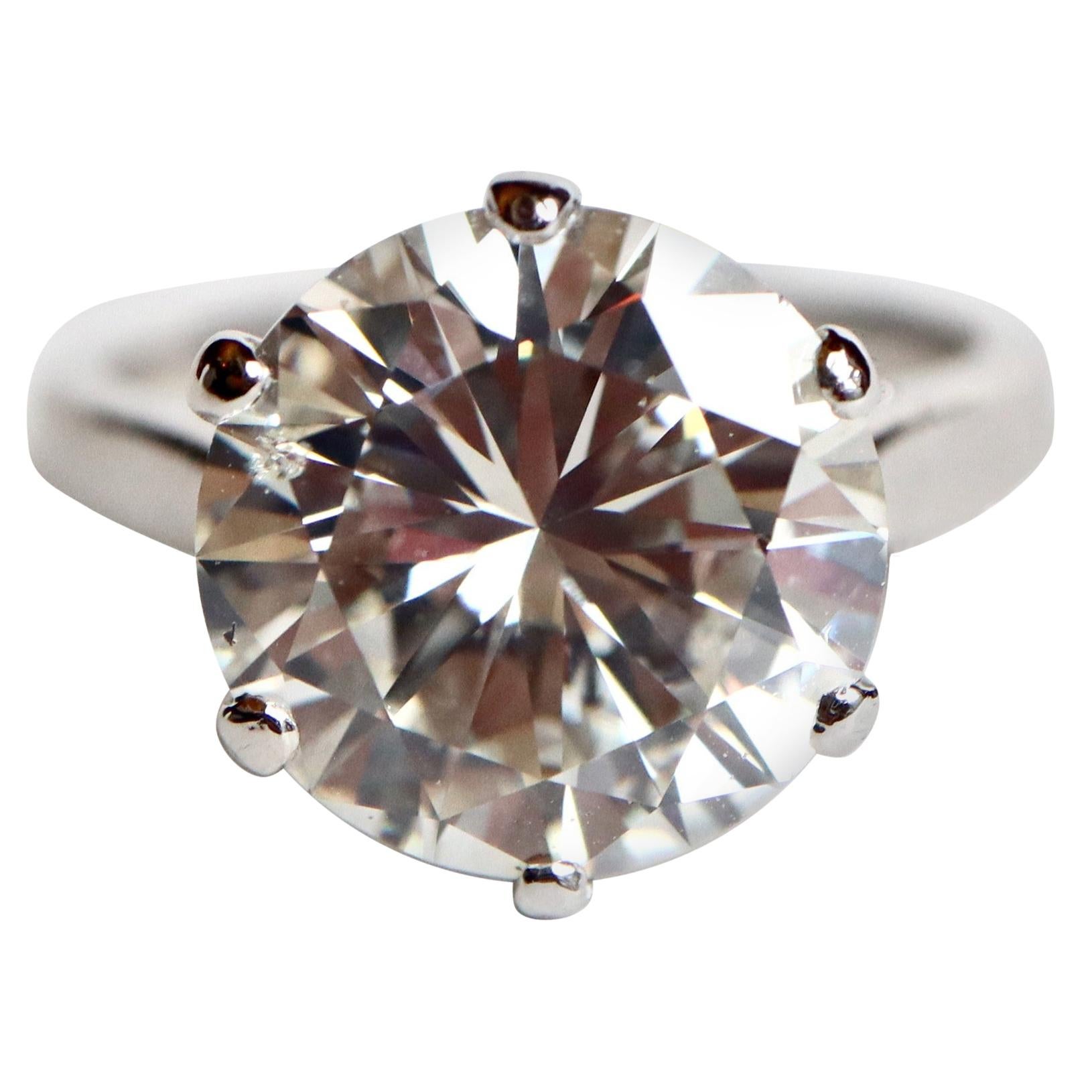 Solitaire Ring with a 5.23 Carat Diamond in the Center For Sale