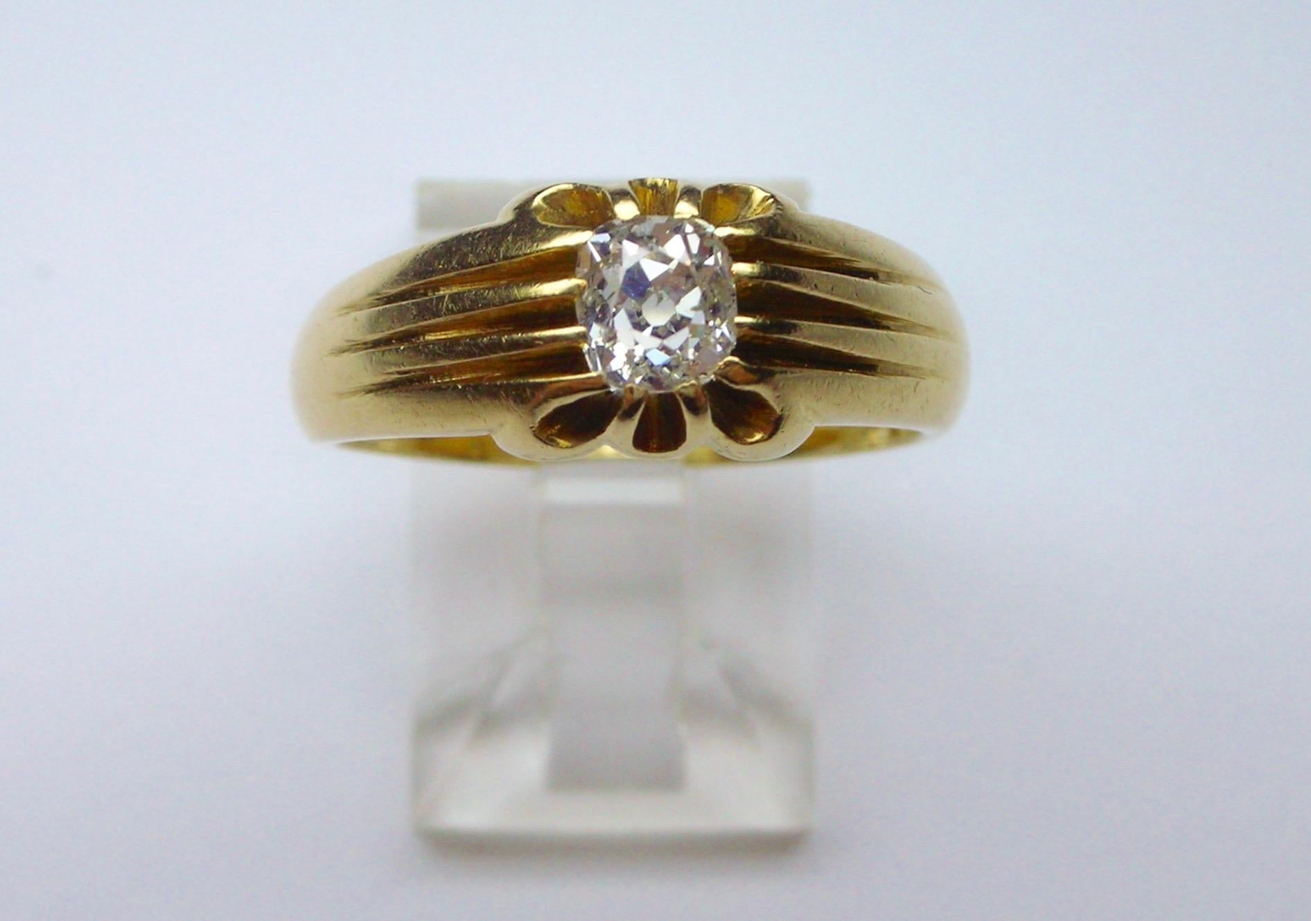 Solitaire ring with antique cushion cut diamond, of 0.60ct. circa, set in 18ct gold, from the end of the 19th Century circa. 