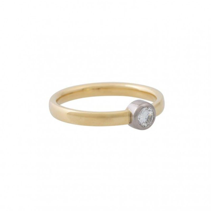 ca. 0,25 ct, ca. LGW (I-J)/VS, GG/WG 18K, 5 g, RW: 62,5, Mitte 20. Jahrhundert, minimale Gebrauchsspuren.

 Solitärring mit Brillant ca. 0,25 ct. ca. STW (I-J)/VS, 18K YG/WG, 5 g, Ringgröße: 62,5, Mitte 20. Jahrhundert, minimale Gebrauchsspuren.