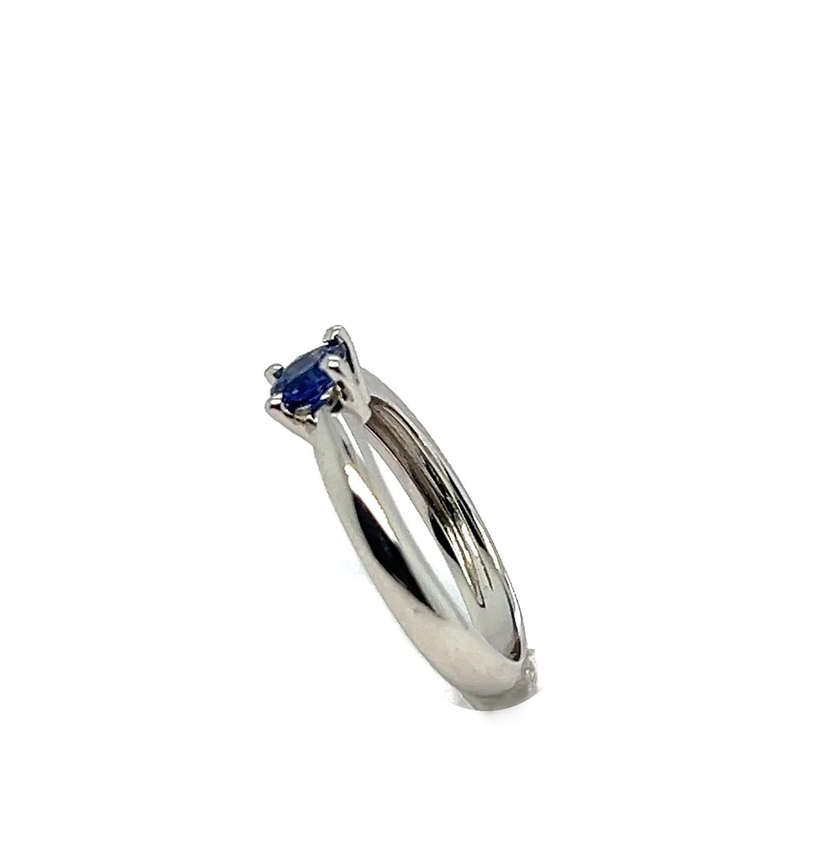 Bague solitaire avec saphir de Ceylan Or blanc 18 carats en vente 2