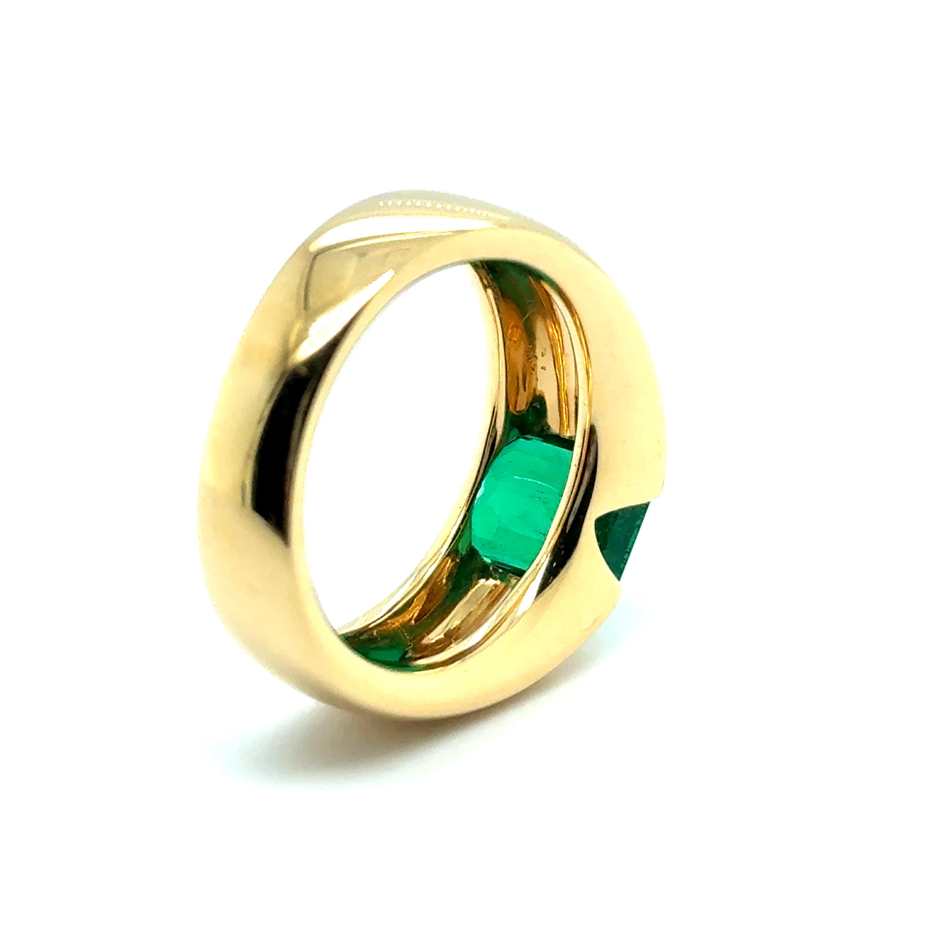 Bague solitaire en or jaune 18 carats avec émeraude de Colombie avec GGL 23060063 en vente 2