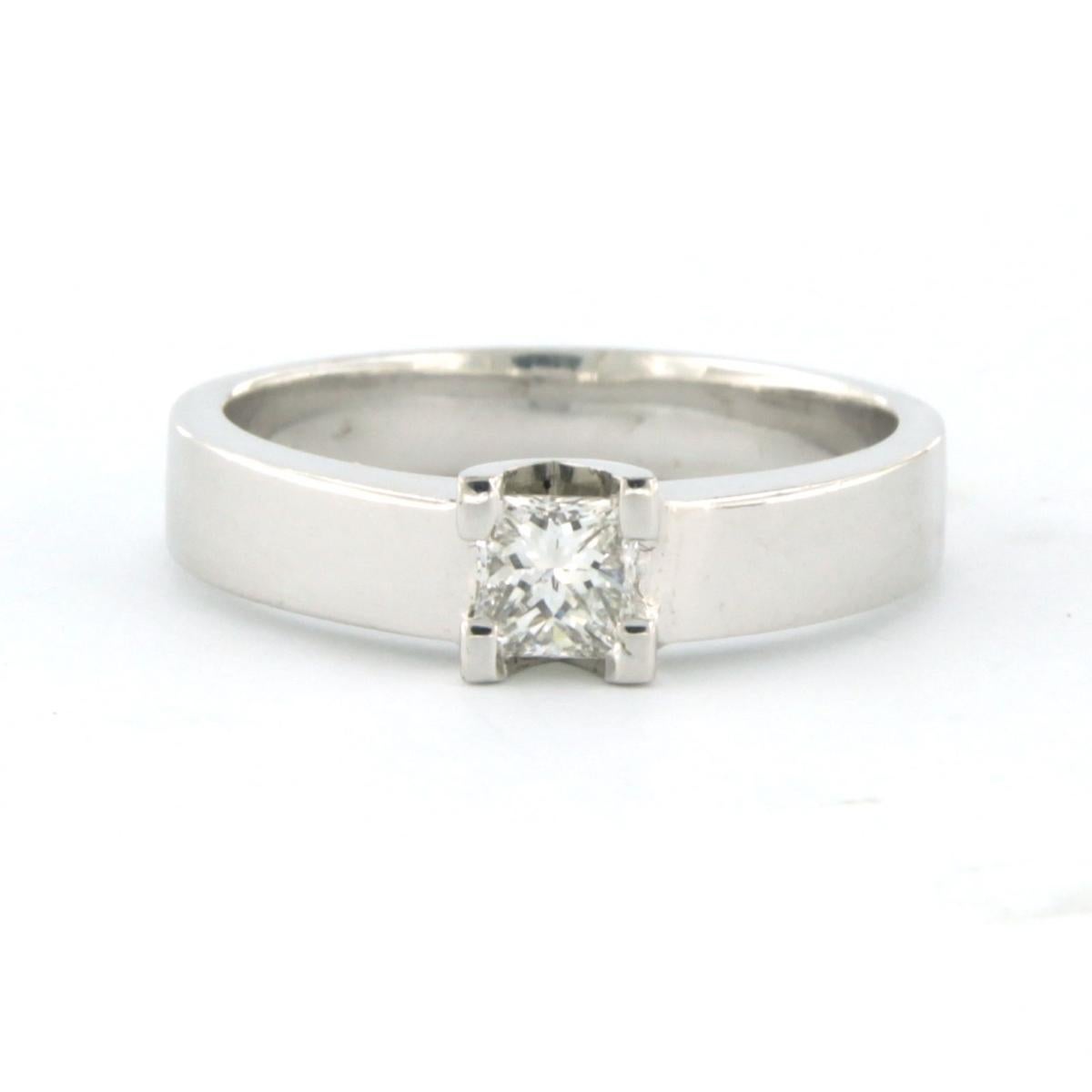 18k white gold solitaire ring set with a princess cut diamond. 0.37ct - G/H - VS/SI - ring size U.S. 6 - EU. 16.5(52)

detailed description:

the front of the ring is 5.1 mm wide

weight: 5.0 grams

ring size US 6 - EU. 16.5(52), ring can be