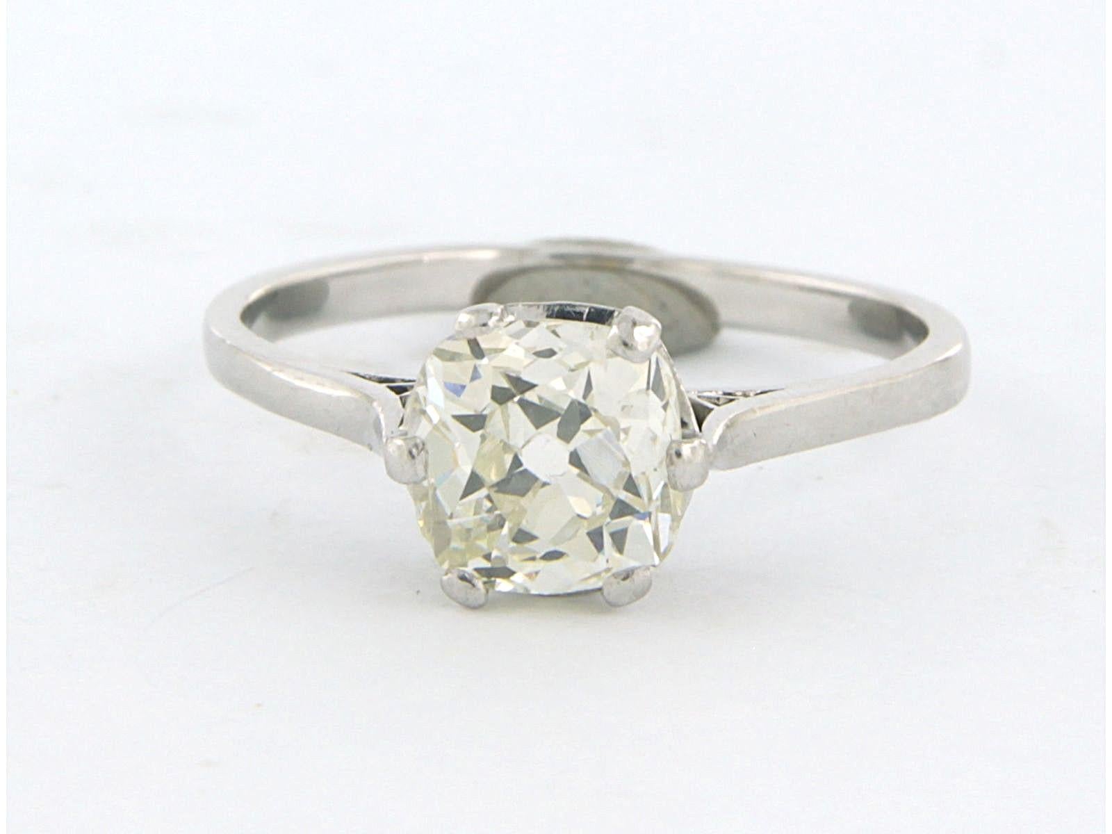 Solitärring aus Platin und 18 Karat Weißgold mit einem Diamanten im Altminenschliff von bis zu 1,30 Karat - K/L - VS/SI - Ringgröße US 7 - EU 17,25 (54)

Ausführliche Beschreibung

Die Oberseite des Rings ist 7,5 mm breit und 6,5 mm hoch.

Ringgröße