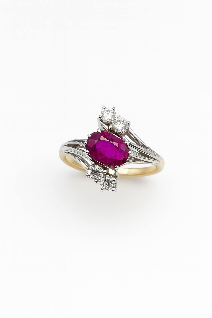 Solitaire Ring with Ruby and Diamonds in vendita 1